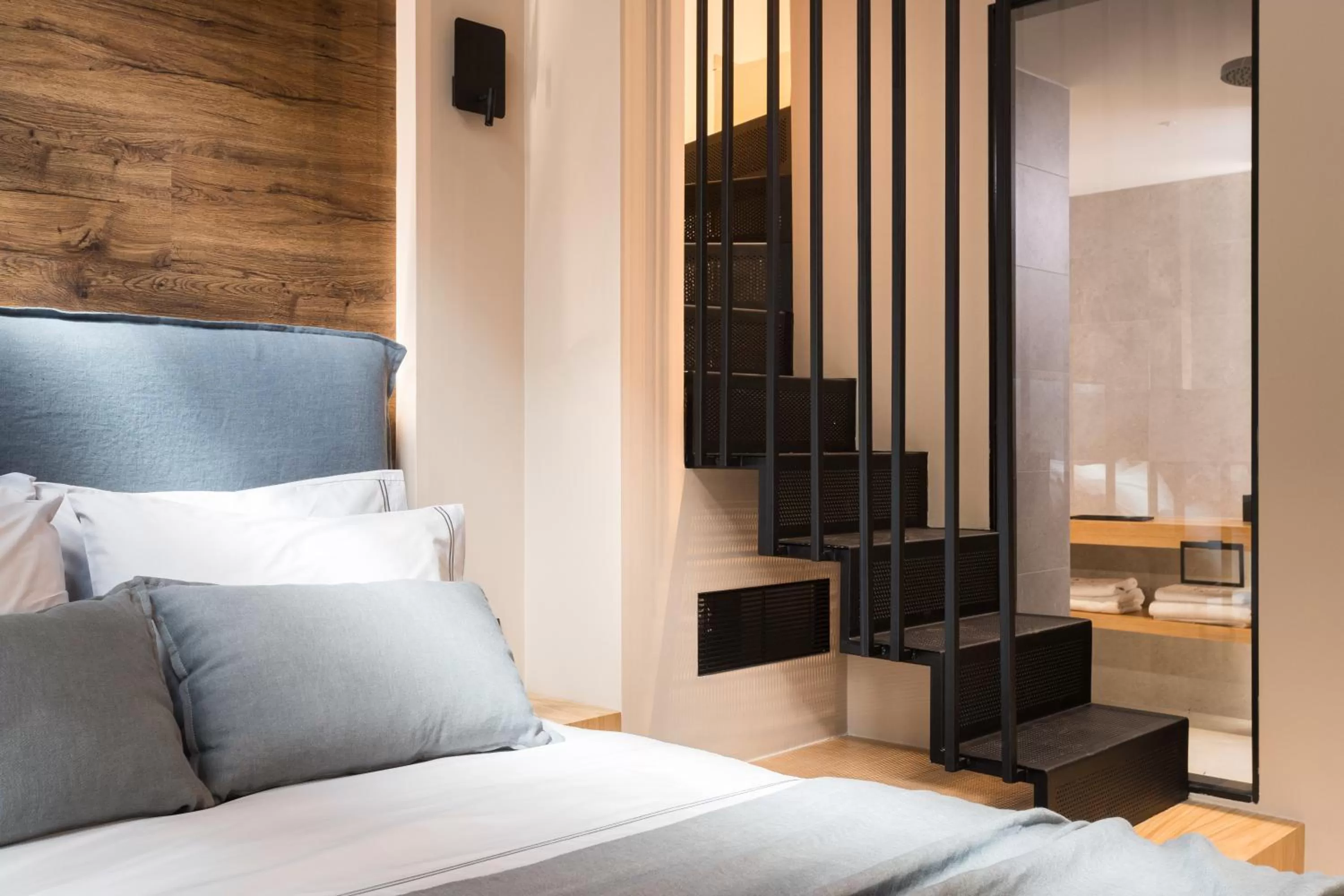 Shower, Bed in 11 Enteka Acropolis Suites