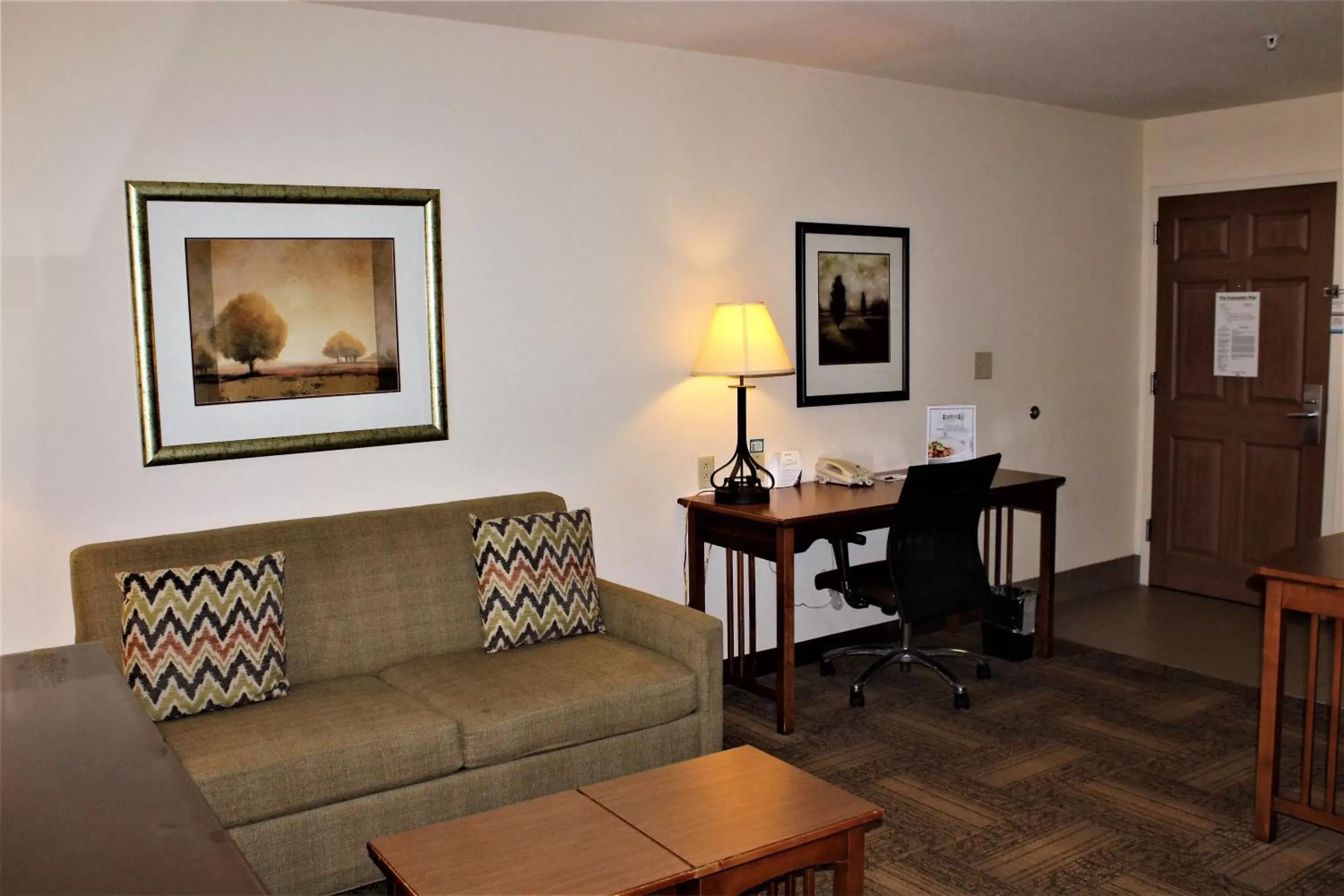 Photo of the whole room, Seating Area in Staybridge Suites Houston - Willowbrook, an IHG Hotel