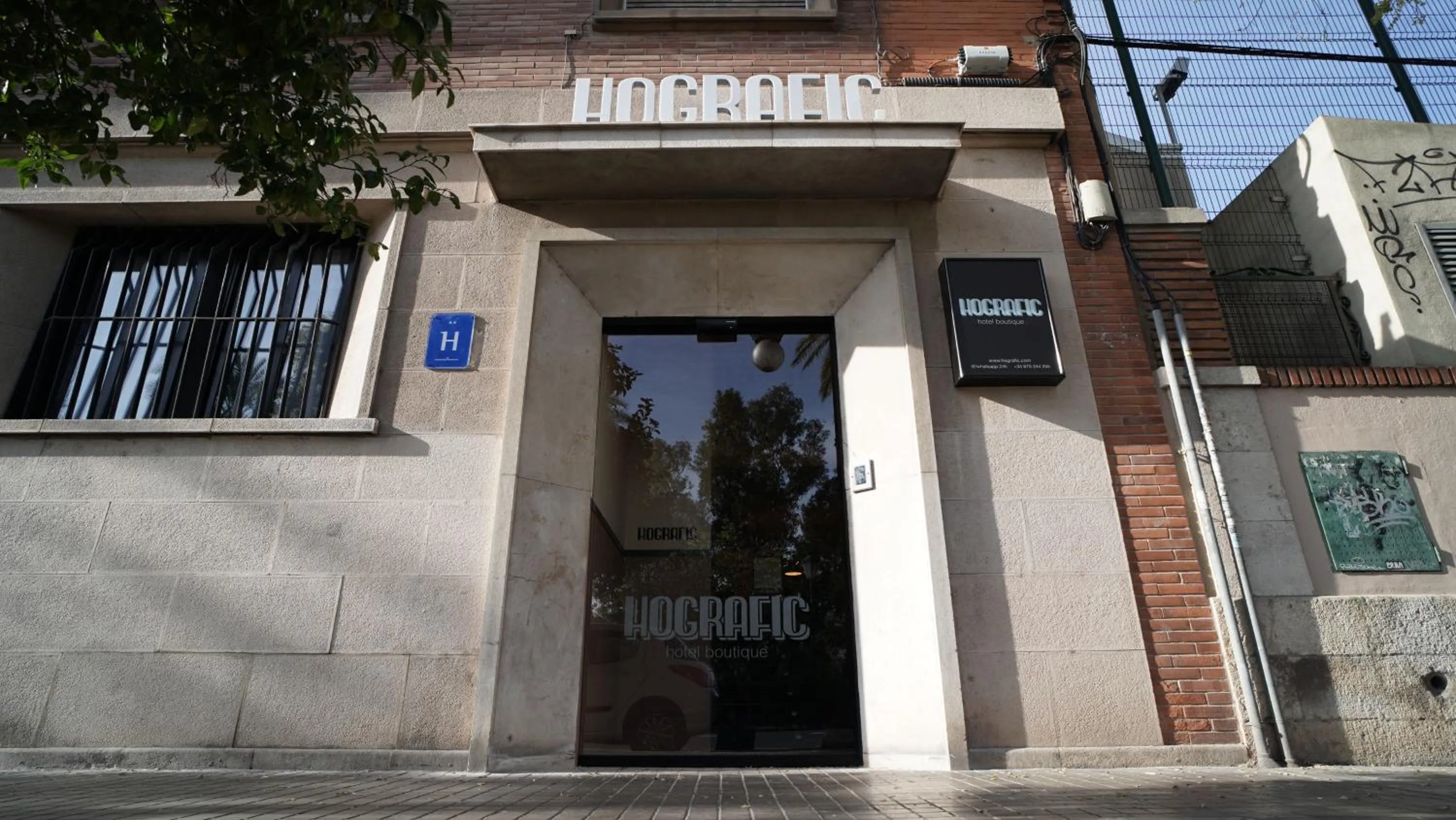 Facade/entrance in Hografic Hotel
