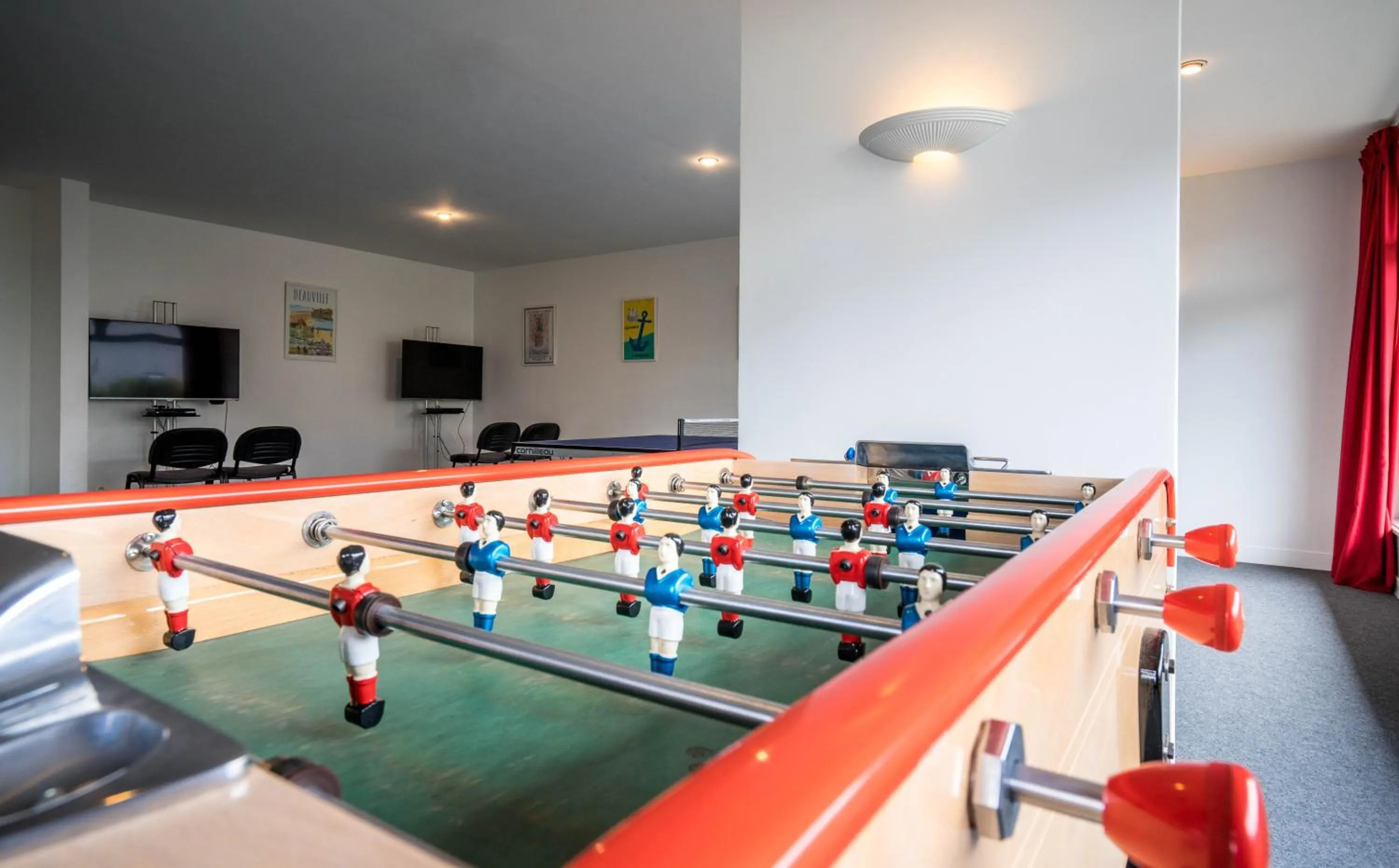 Game Room in Best Western Plus Hostellerie Du Vallon