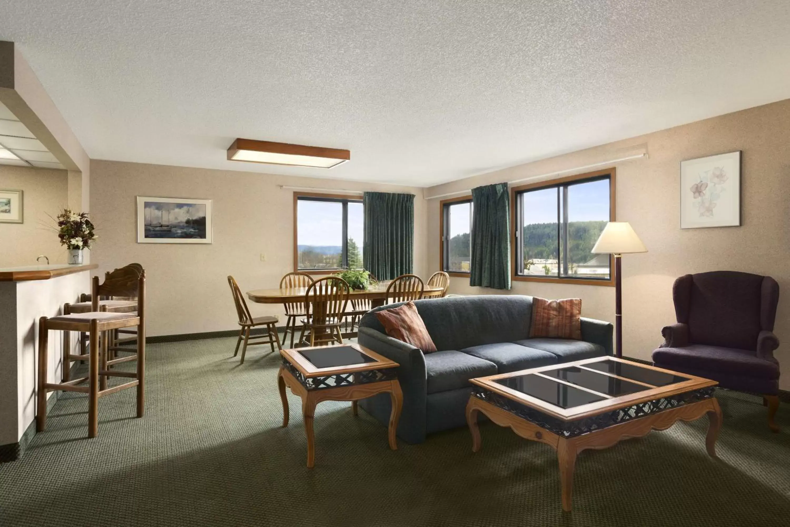 Photo of the whole room, Seating Area in Days Inn by Wyndham Coeur d'Alene