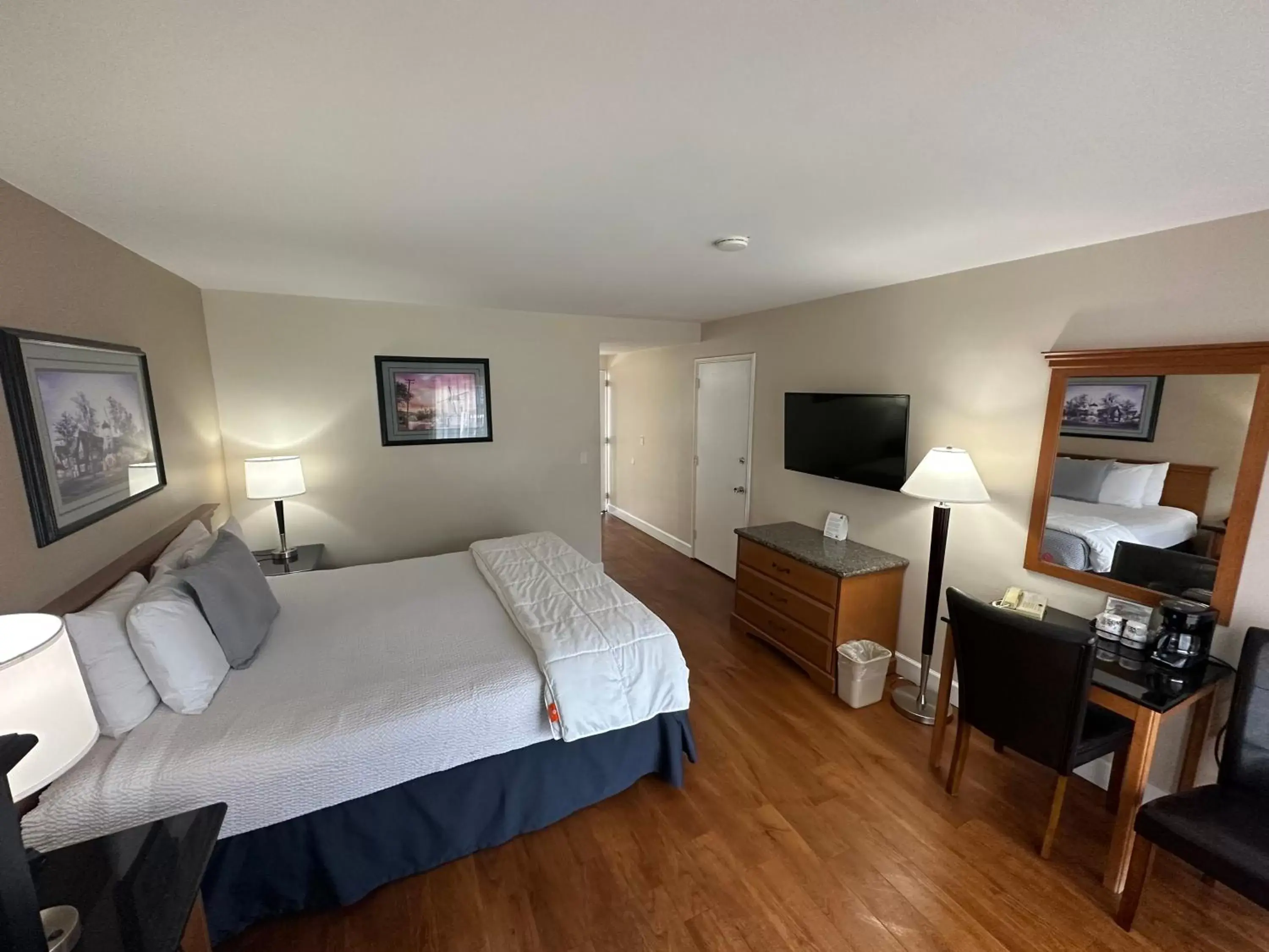 Bedroom in King Frederik Inn