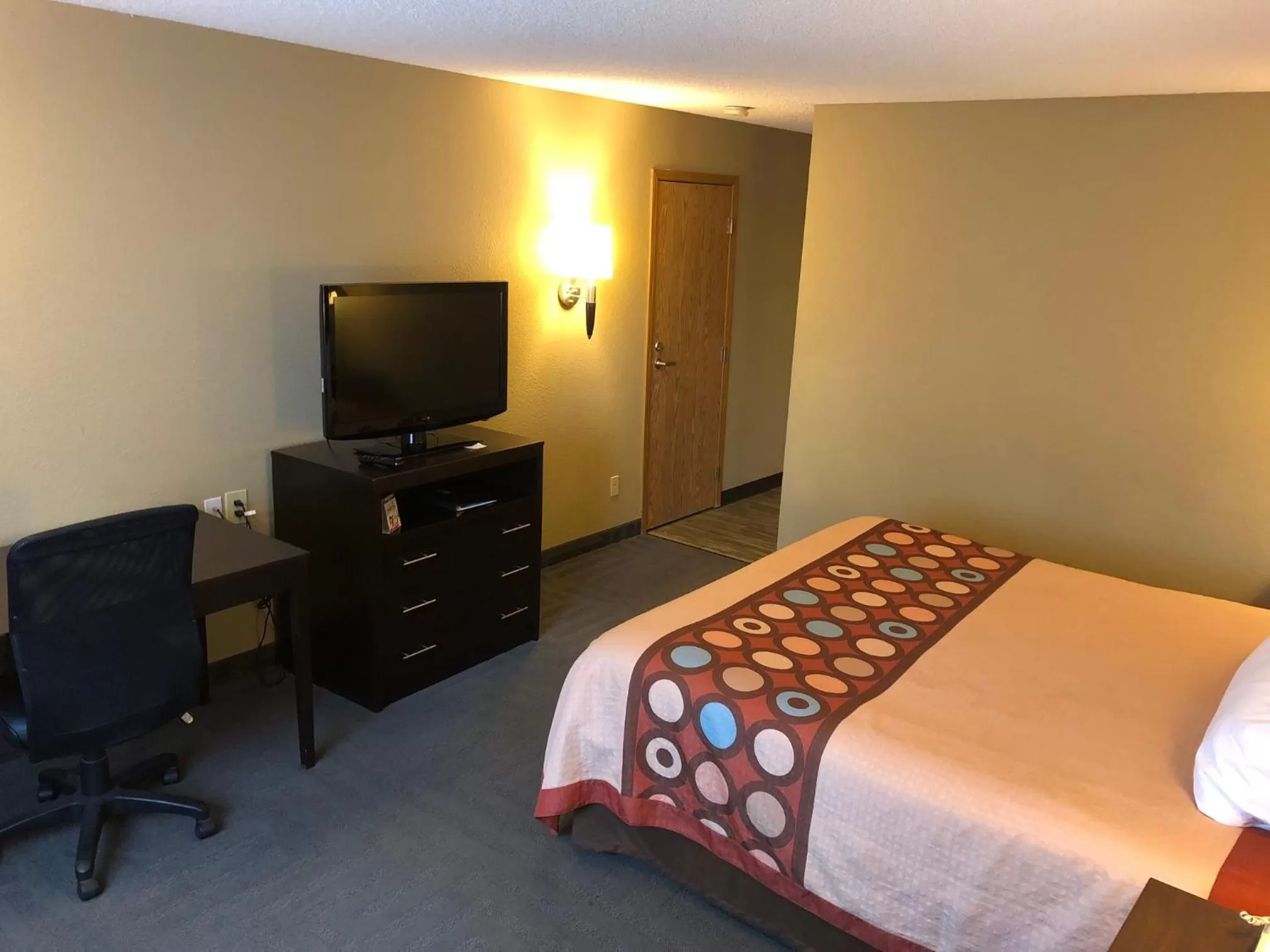 Bedroom, Bed in Super 8 by Wyndham LaGrande