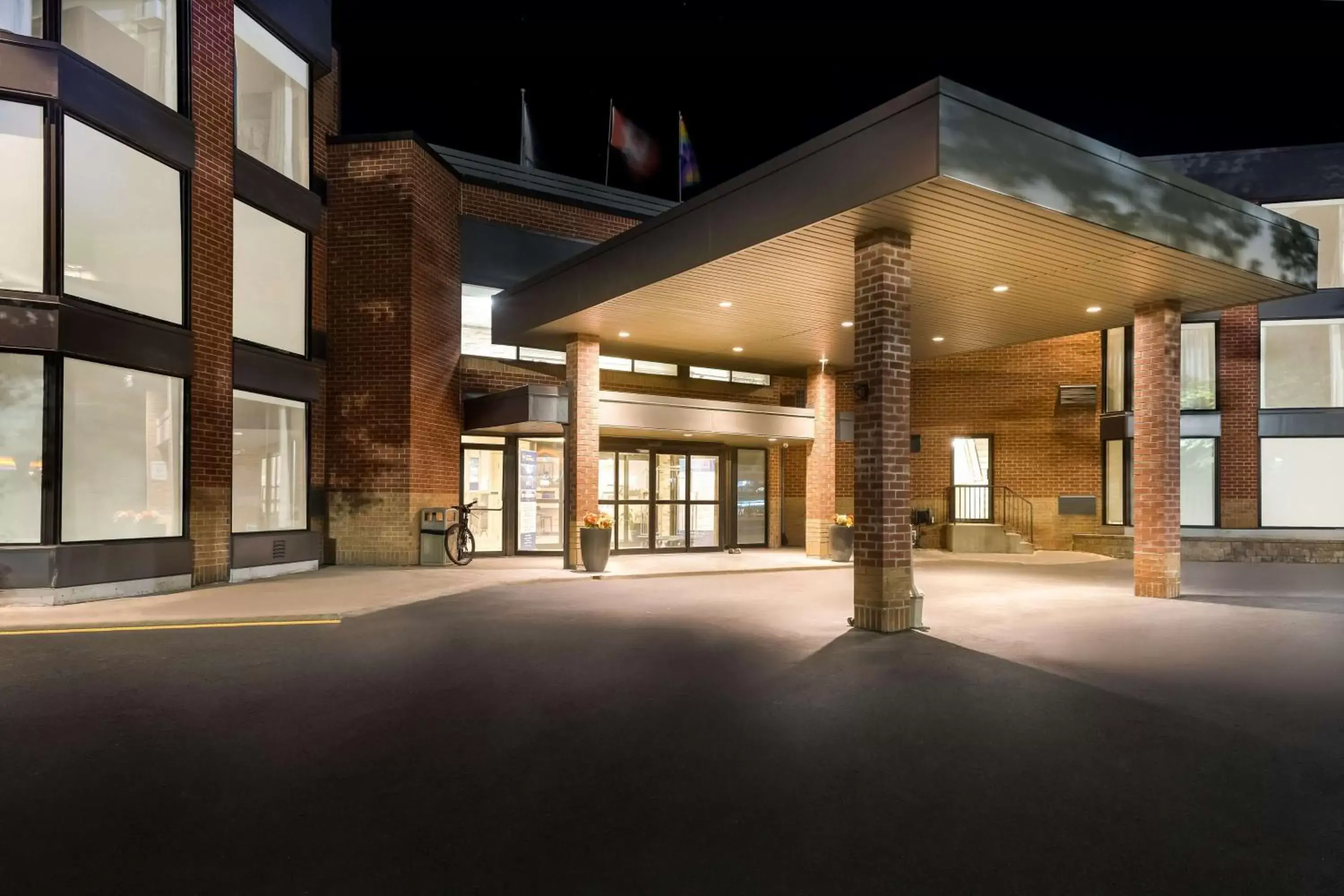 Property building in Best Western Belleville Property building in Best Western Belleville