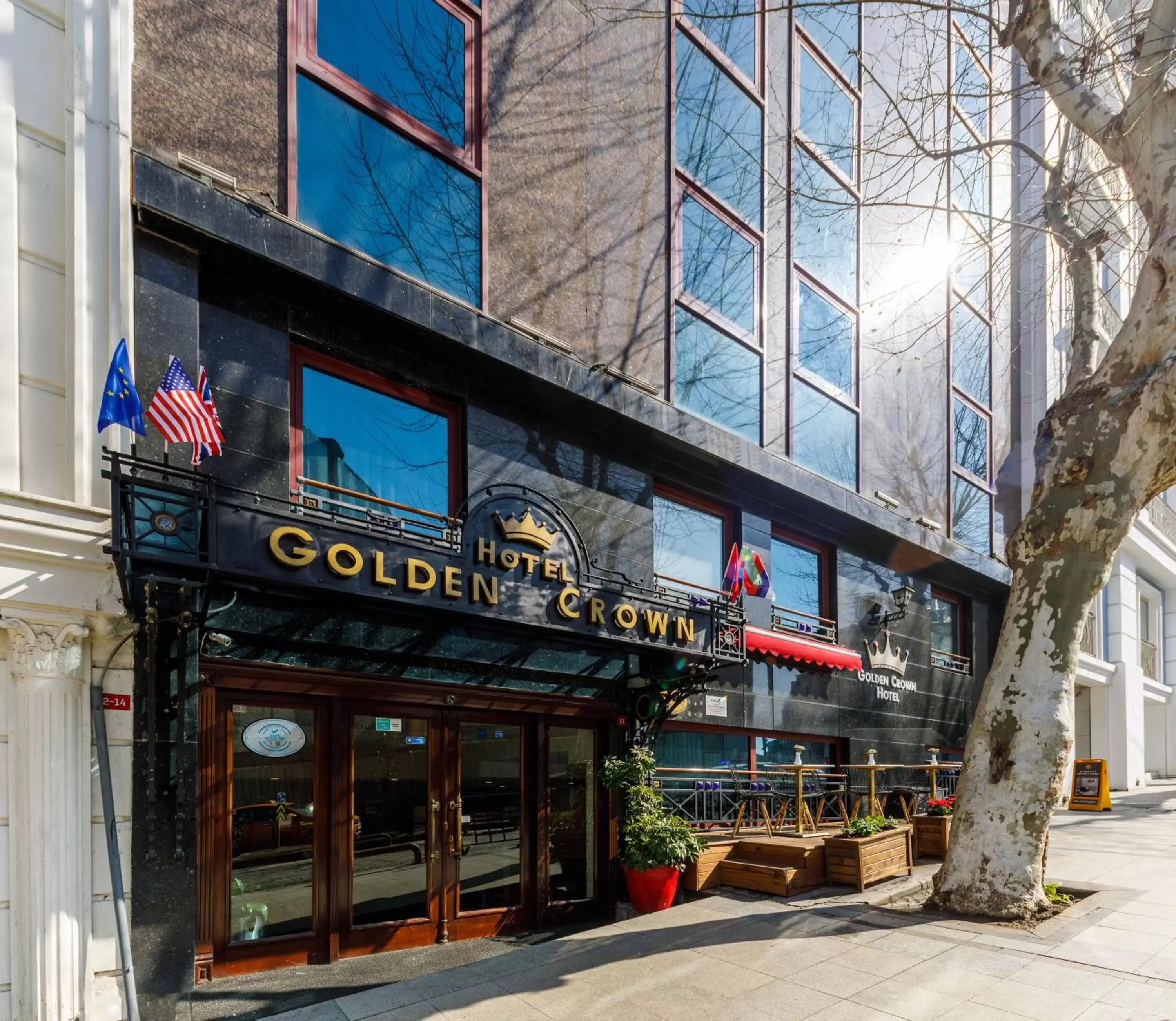 Facade/entrance in Golden Crown Hotel