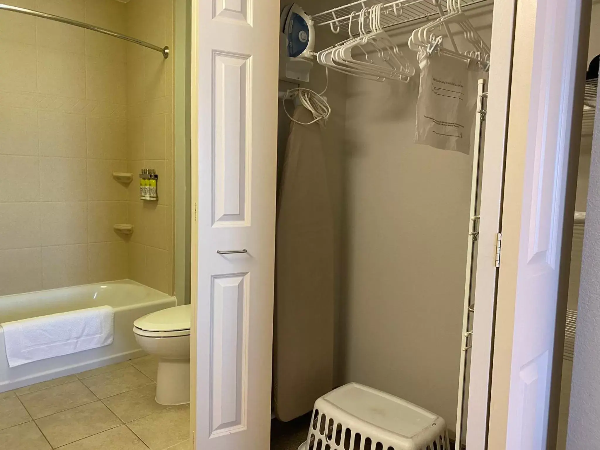 Photo of the whole room, Bathroom in Staybridge Suites Milwaukee West-Oconomowoc, an IHG Hotel