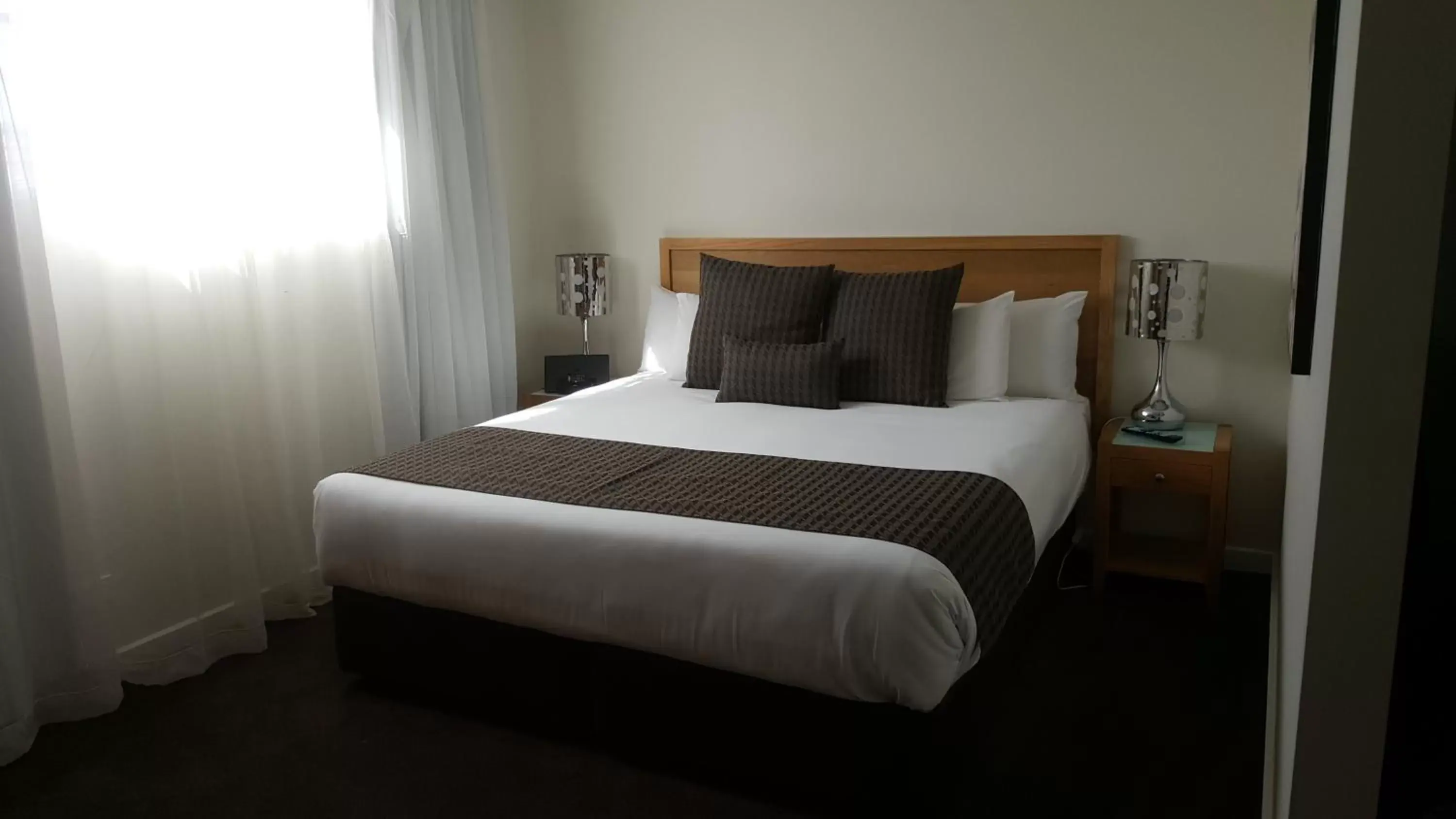 Bed in Mid City Motel Warrnambool