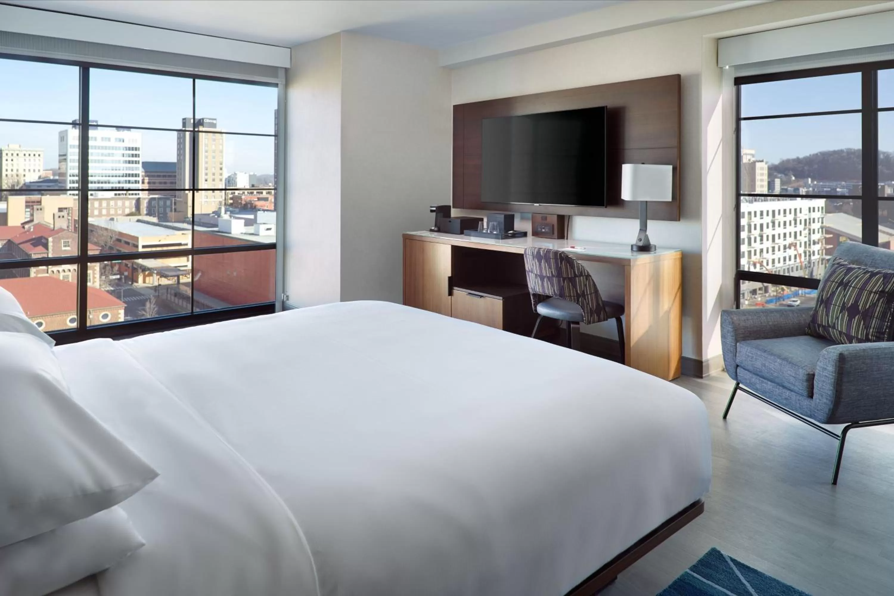 Photo of the whole room, Bed in Marriott Knoxville Downtown