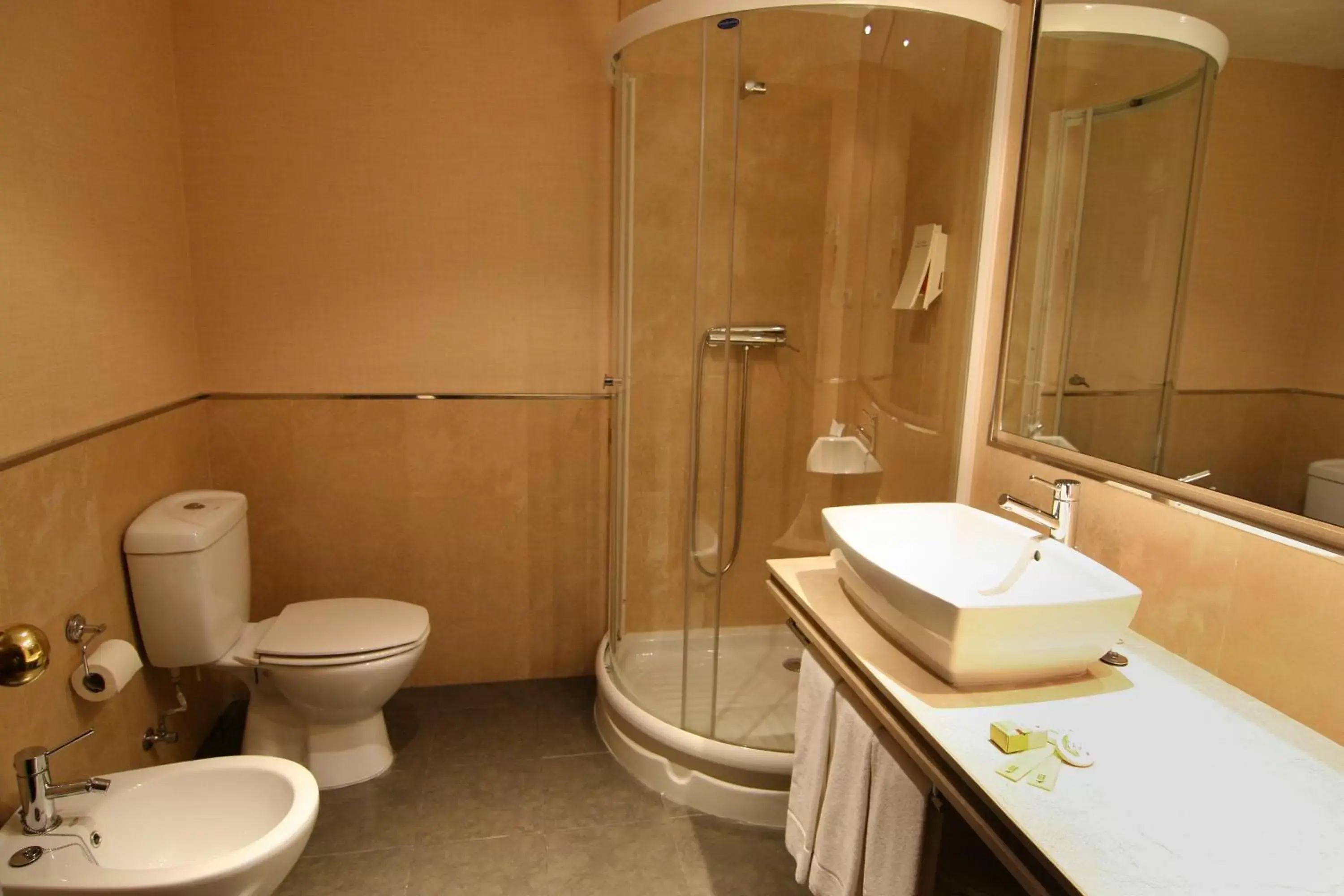 Bathroom in Hotel Alcántara