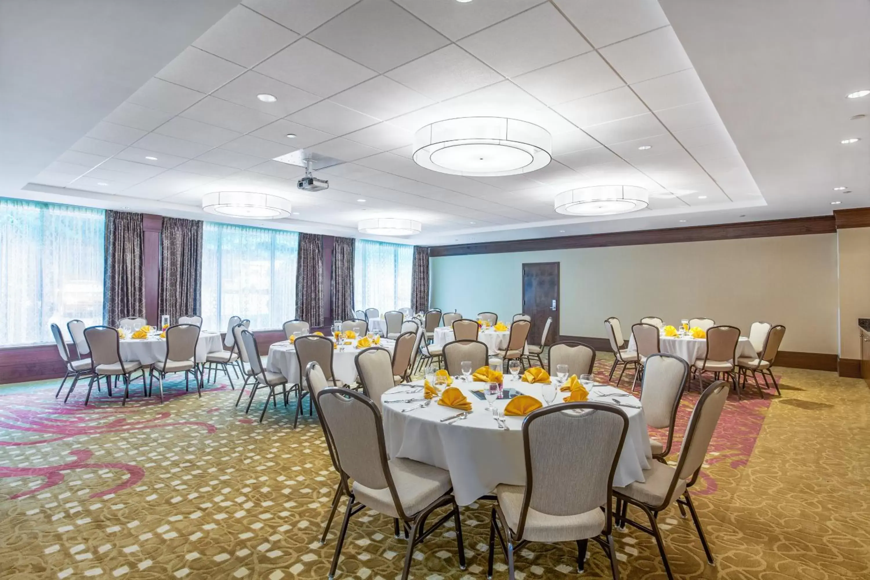 Banquet/Function facilities, Restaurant/Places to Eat in Holiday Inn Charlottesville-Monticello, an IHG Hotel