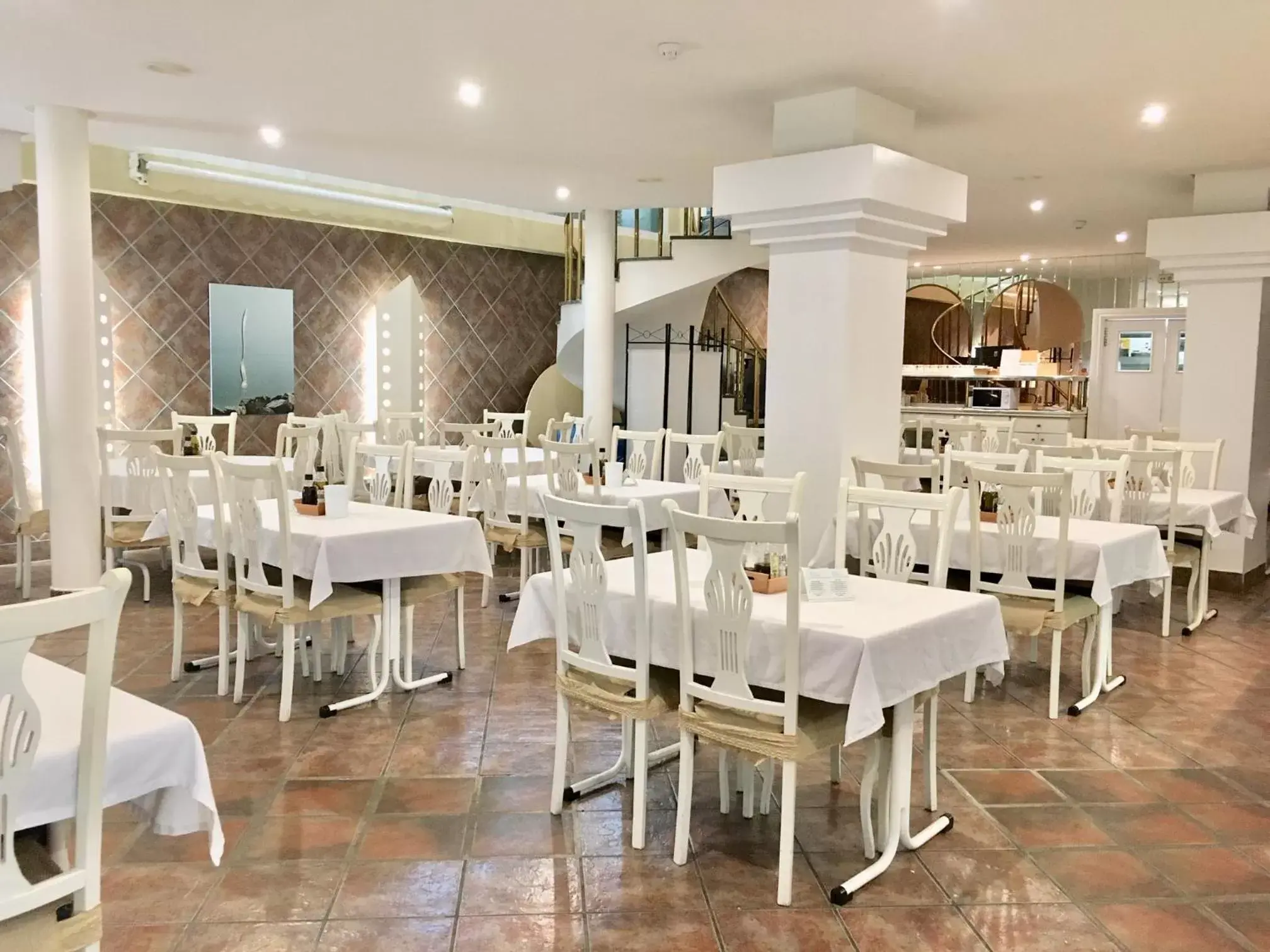 Food and drinks, Restaurant/Places to Eat in Hotel Villa de Laredo