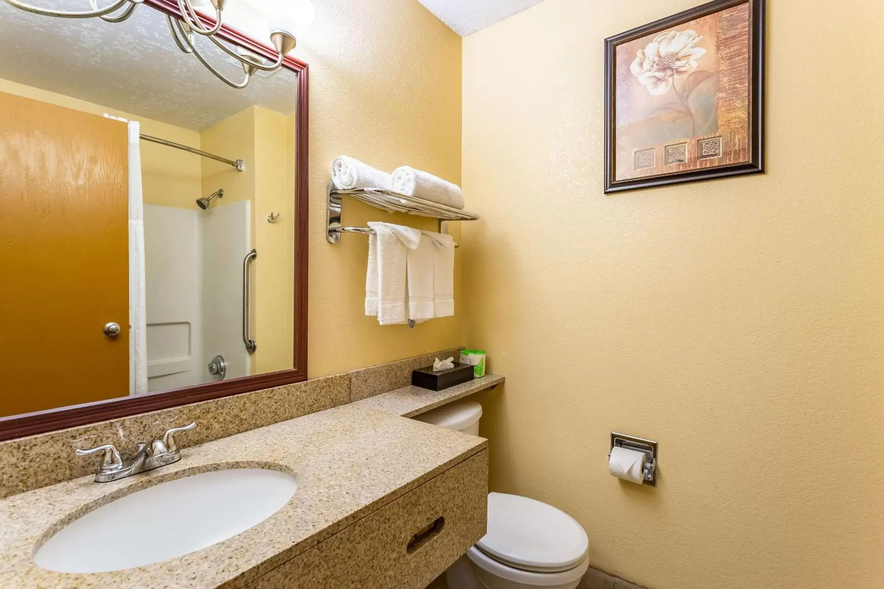 Photo of the whole room, Bathroom in Quality Inn Los Lunas