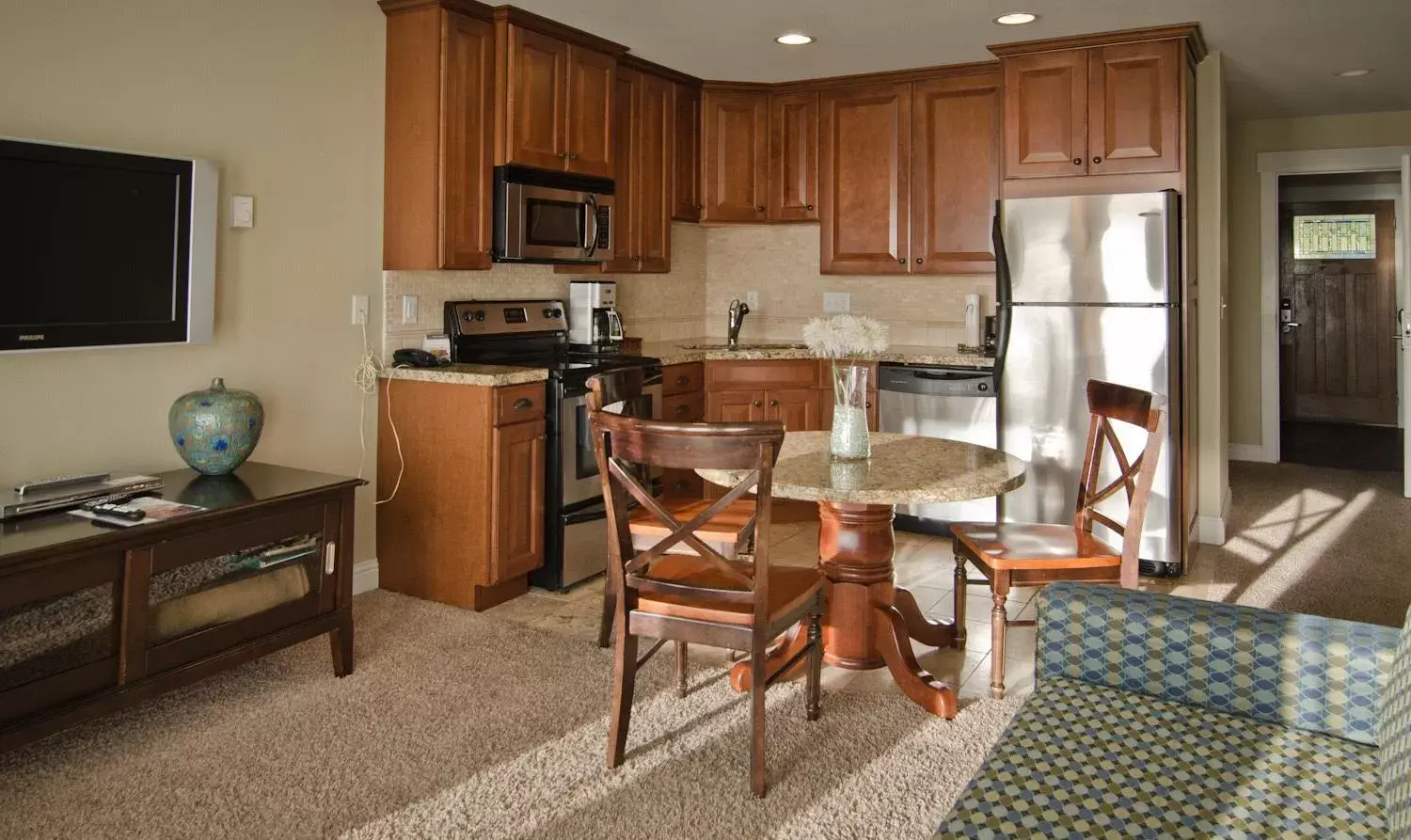 Dining area, Kitchen/Kitchenette in Pacific Reef Hotel & Light Show