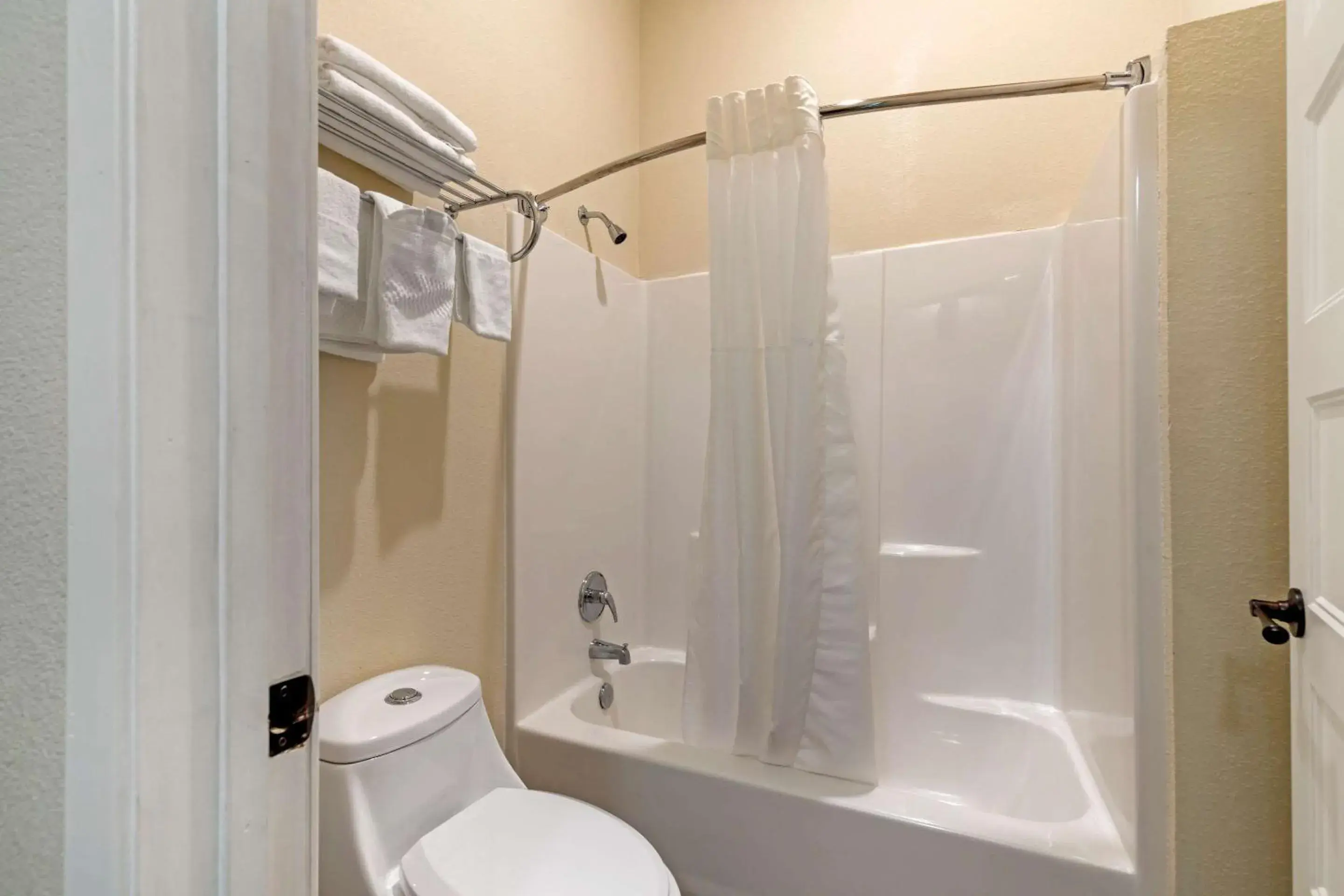 Bathroom in Quality Inn & Suites Elgin by Choice Hotels