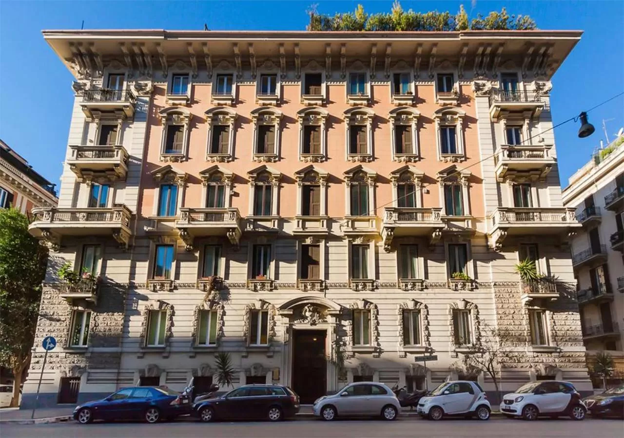 Facade/entrance in Residenza Romana