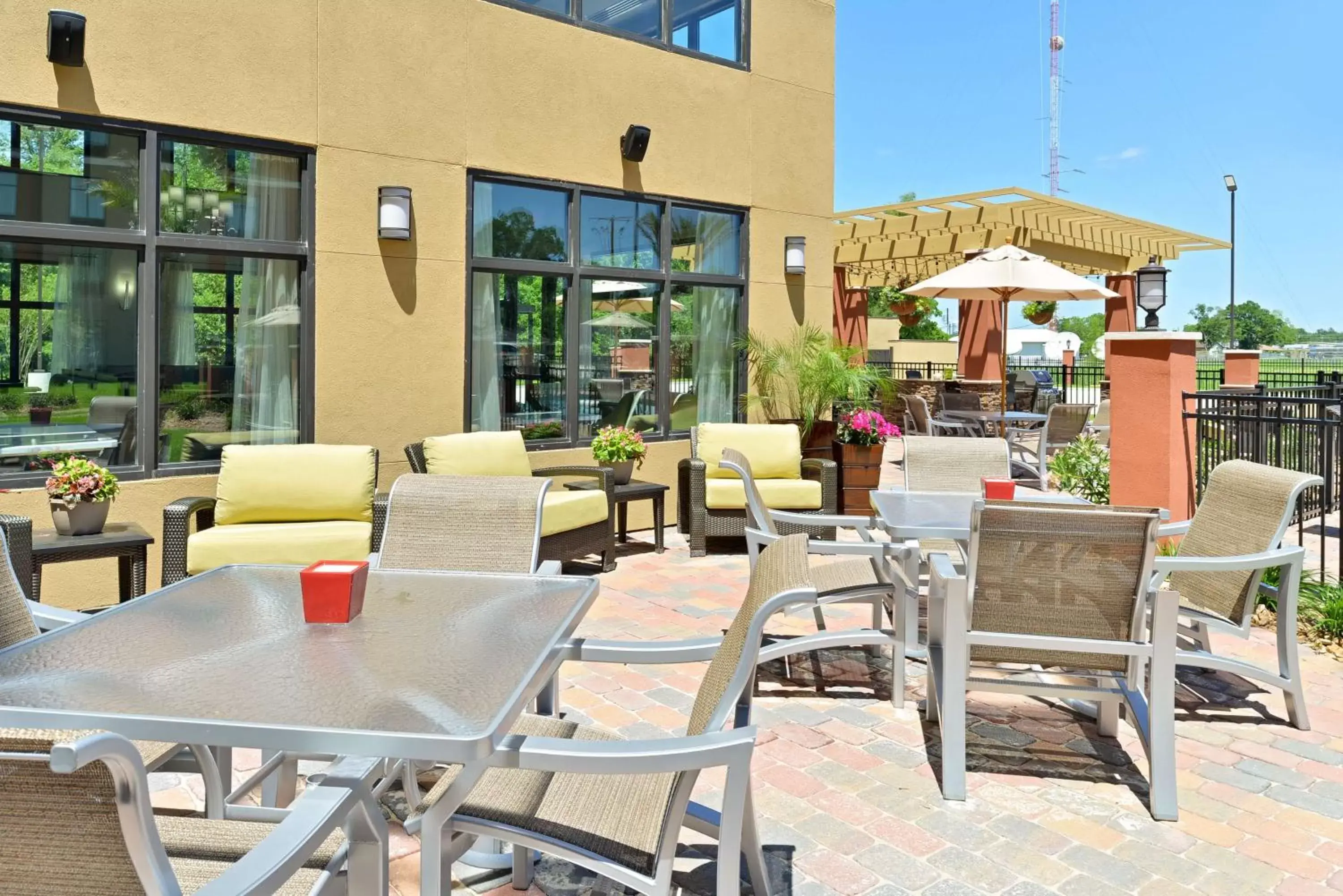 Patio, Restaurant/Places to Eat in Homewood Suites by Hilton Houma
