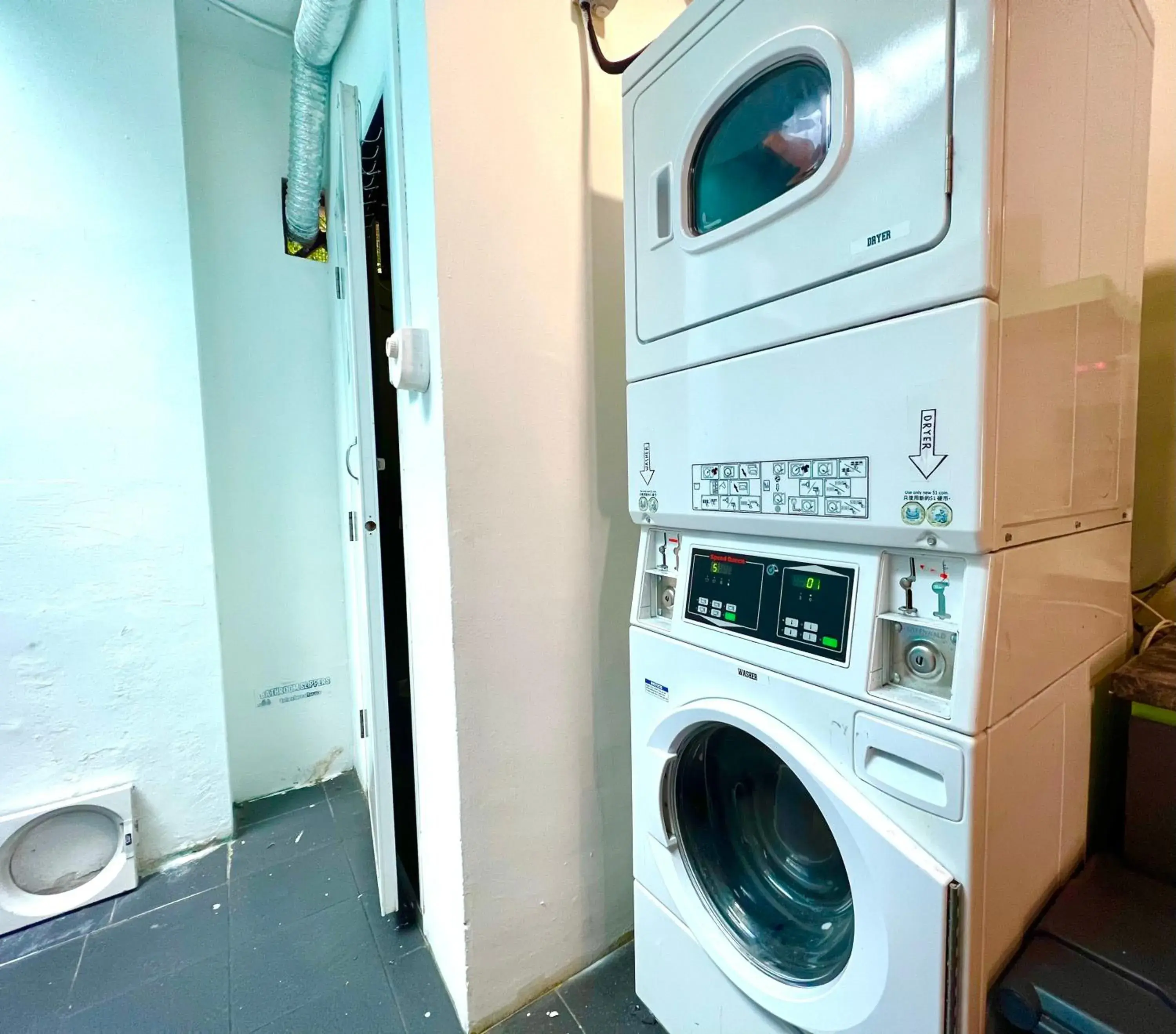 washing machine in Beary Best! Hostel Chinatown washing machine in Beary Best! Hostel Chinatown