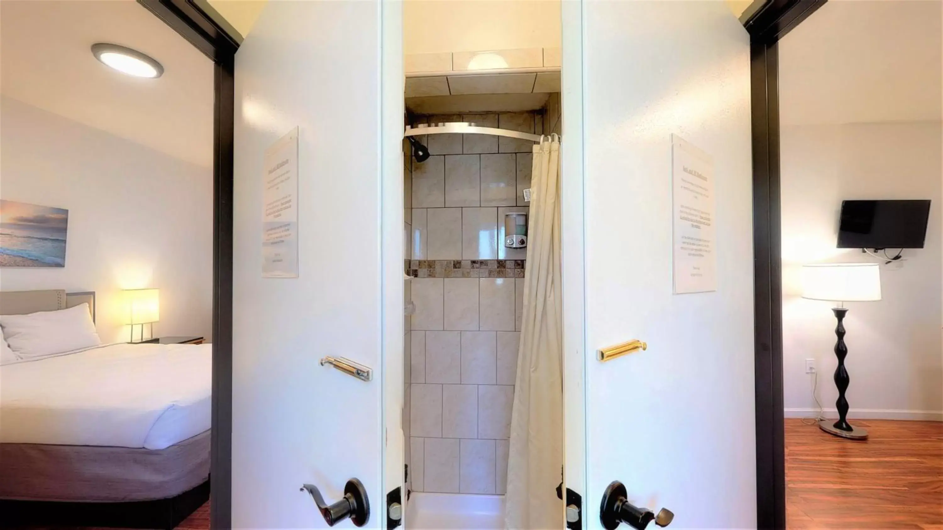 Bathroom in Anchor Pointe Inn