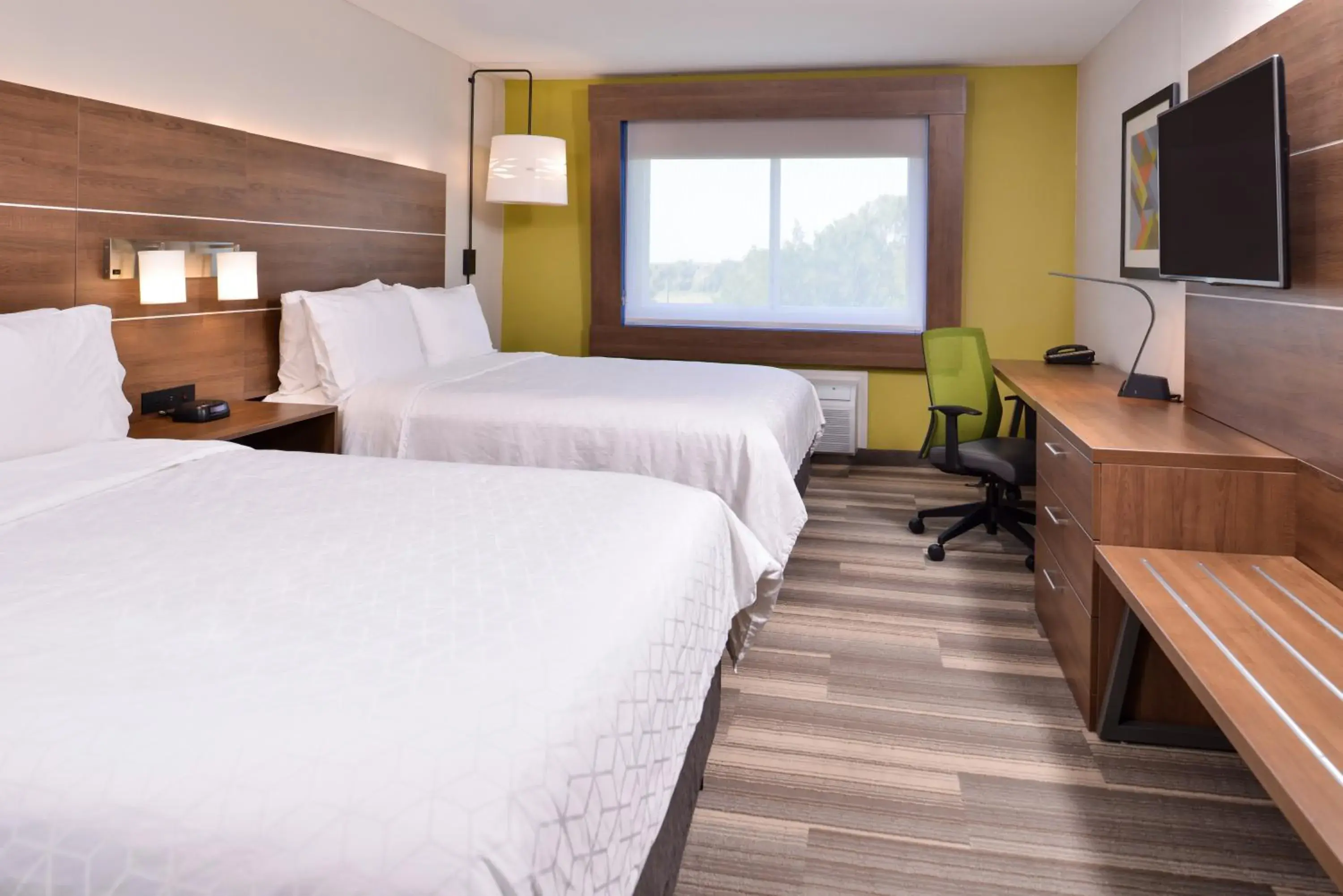 Bedroom, Bed in Holiday Inn Express Hotel & Suites Elgin, an IHG Hotel