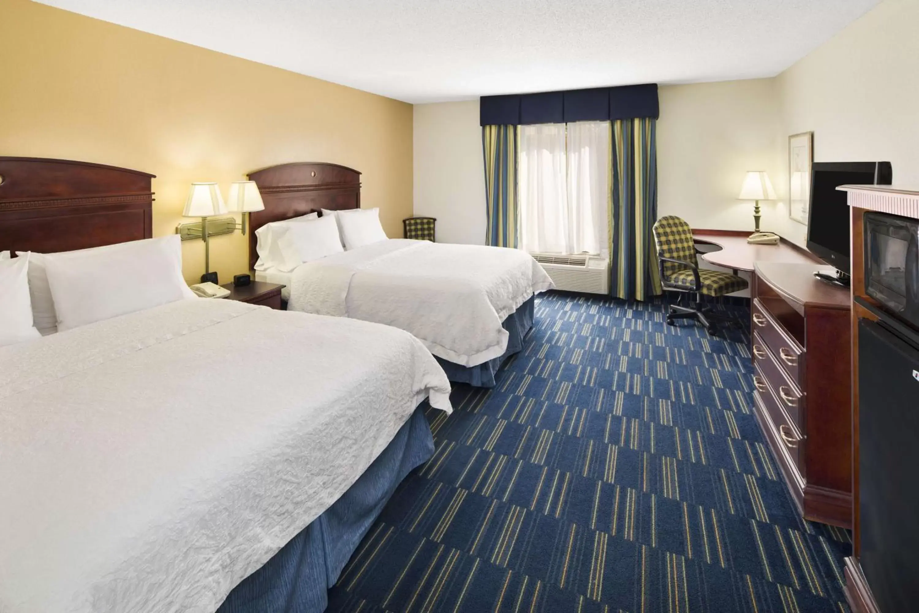 Bedroom in Hampton Inn By Hilton Hinesville, Ga