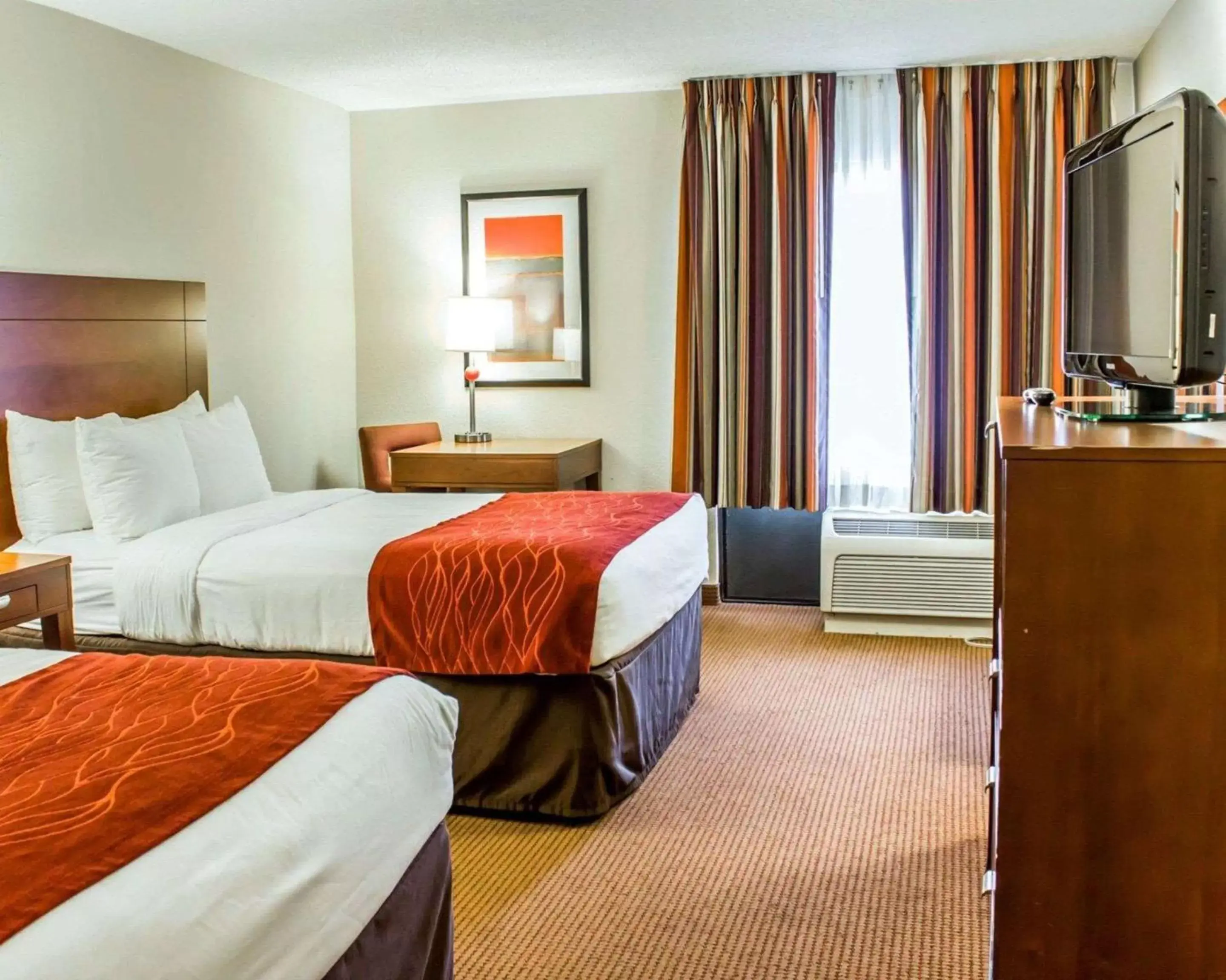 Photo of the whole room, Bed in Comfort Inn Fayetteville West Near Fort Liberty