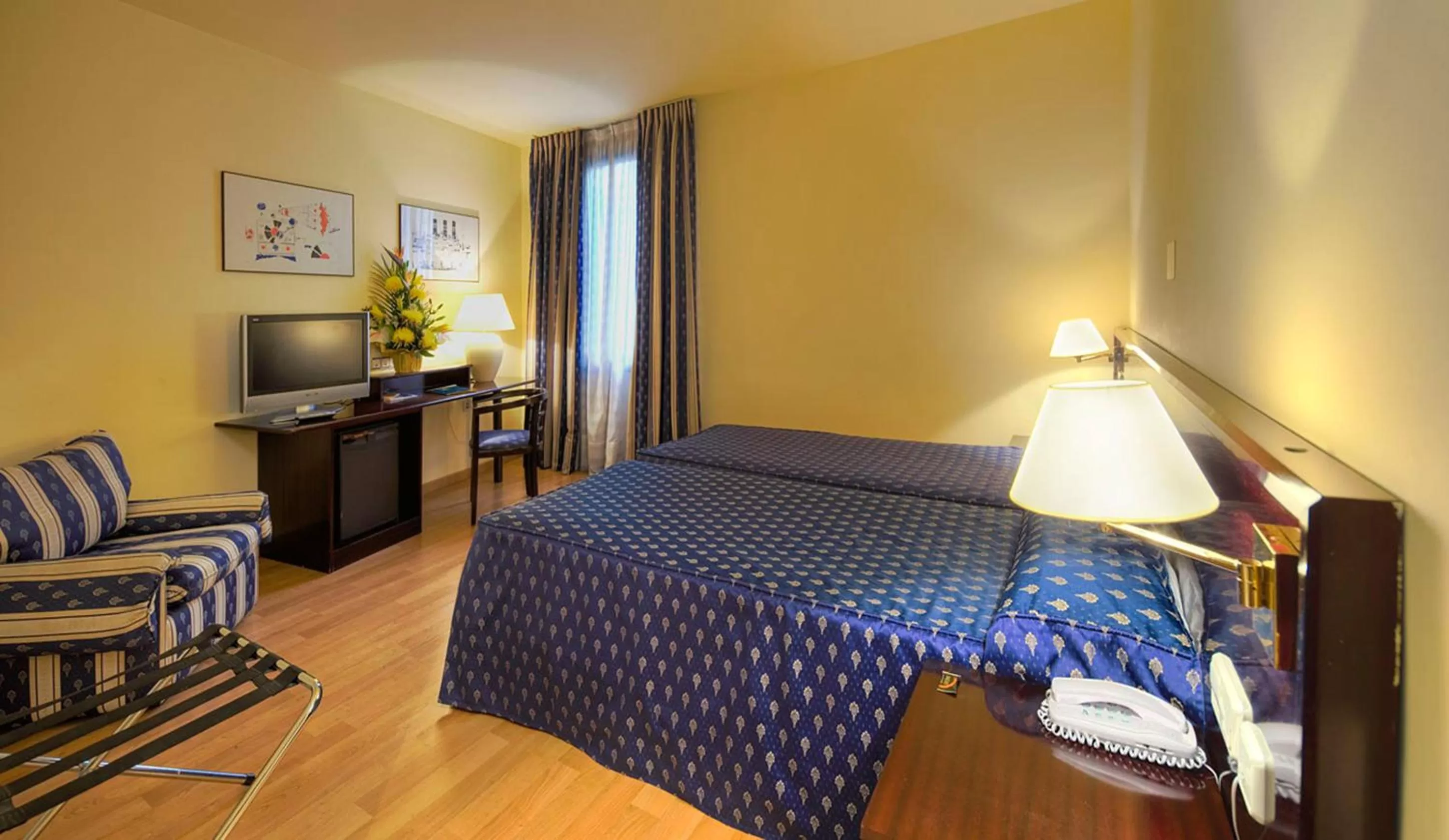 Photo of the whole room in Atlantis by Atbcn