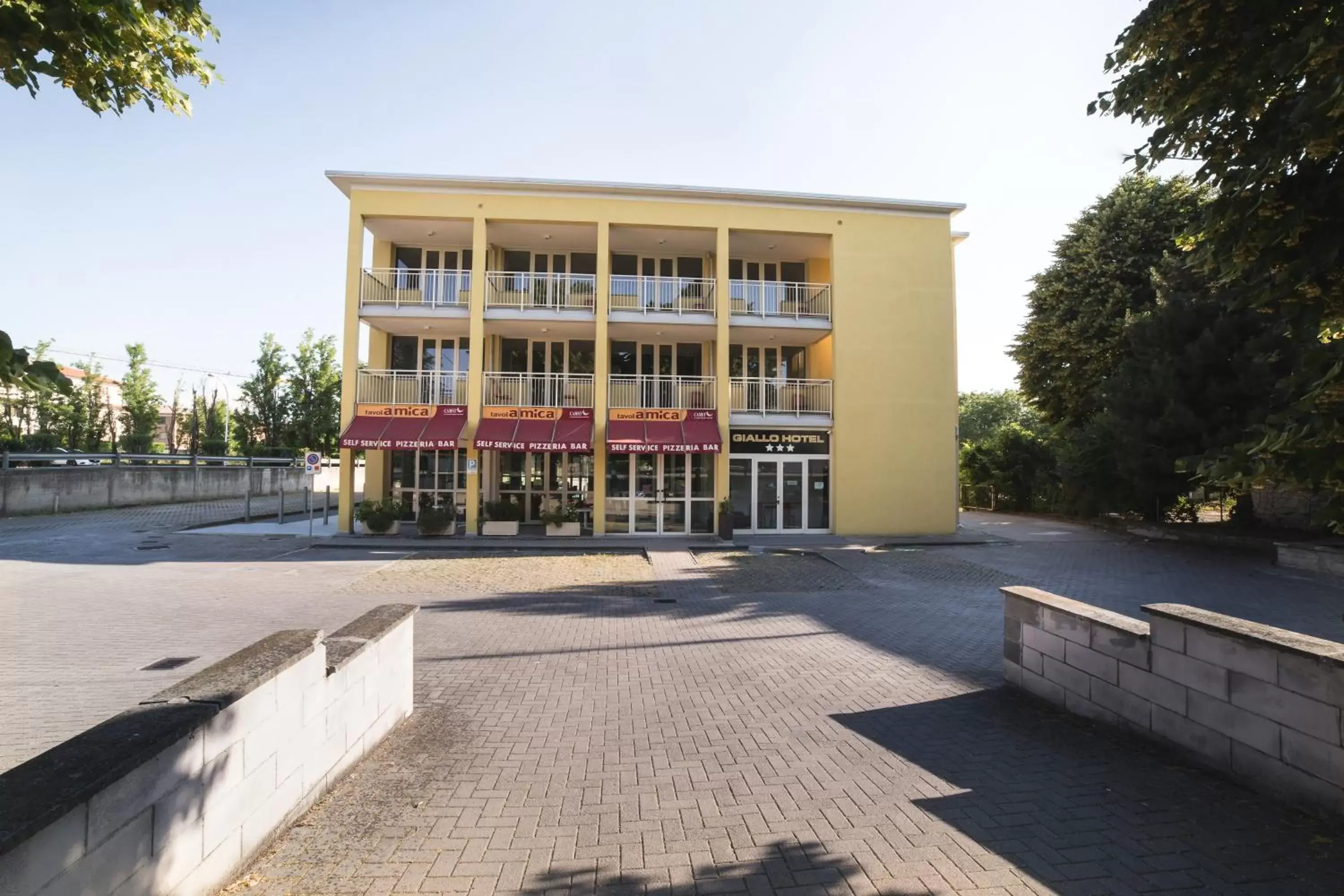 Facade/entrance, Property Building in Hotel Giallo