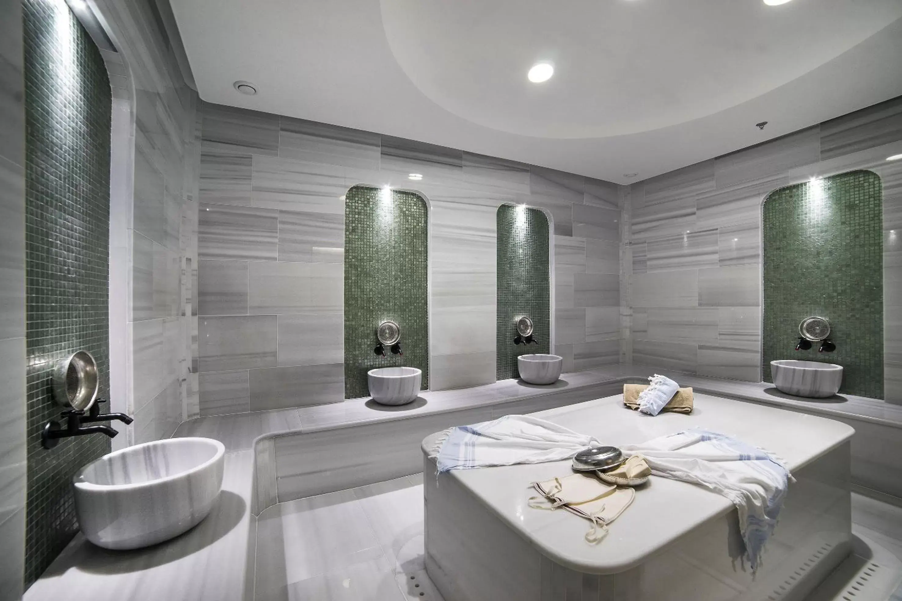 Spa and wellness centre/facilities, Bathroom in Radisson Collection Hotel, Vadistanbul