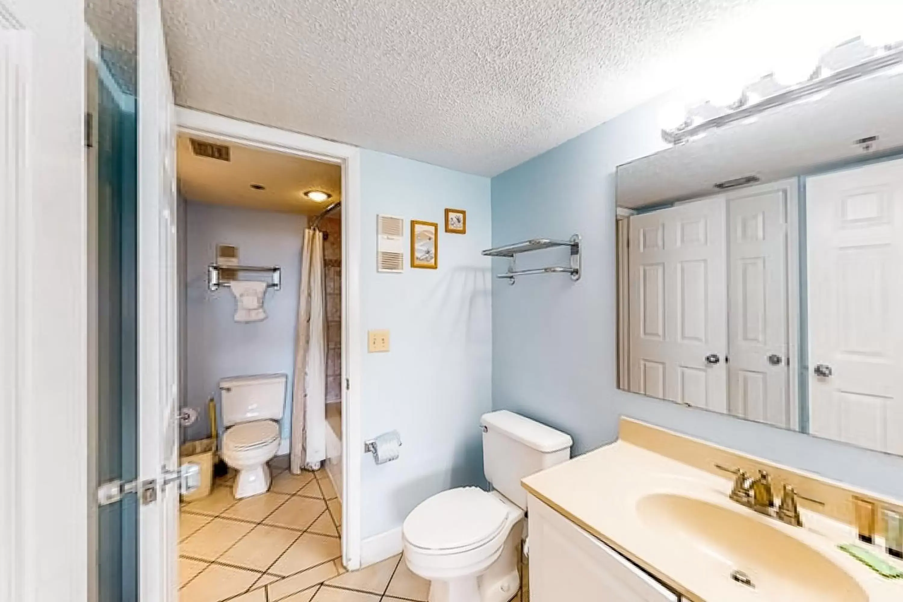 Bathroom in Sundestin Beach Resort 0414