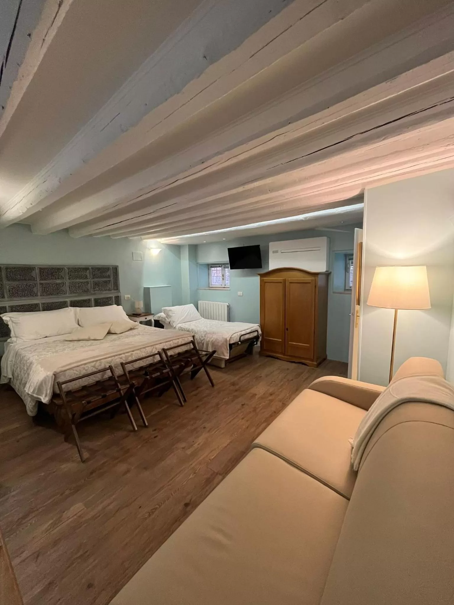 Photo of the whole room, Bed in Corte del Doge di Rialto