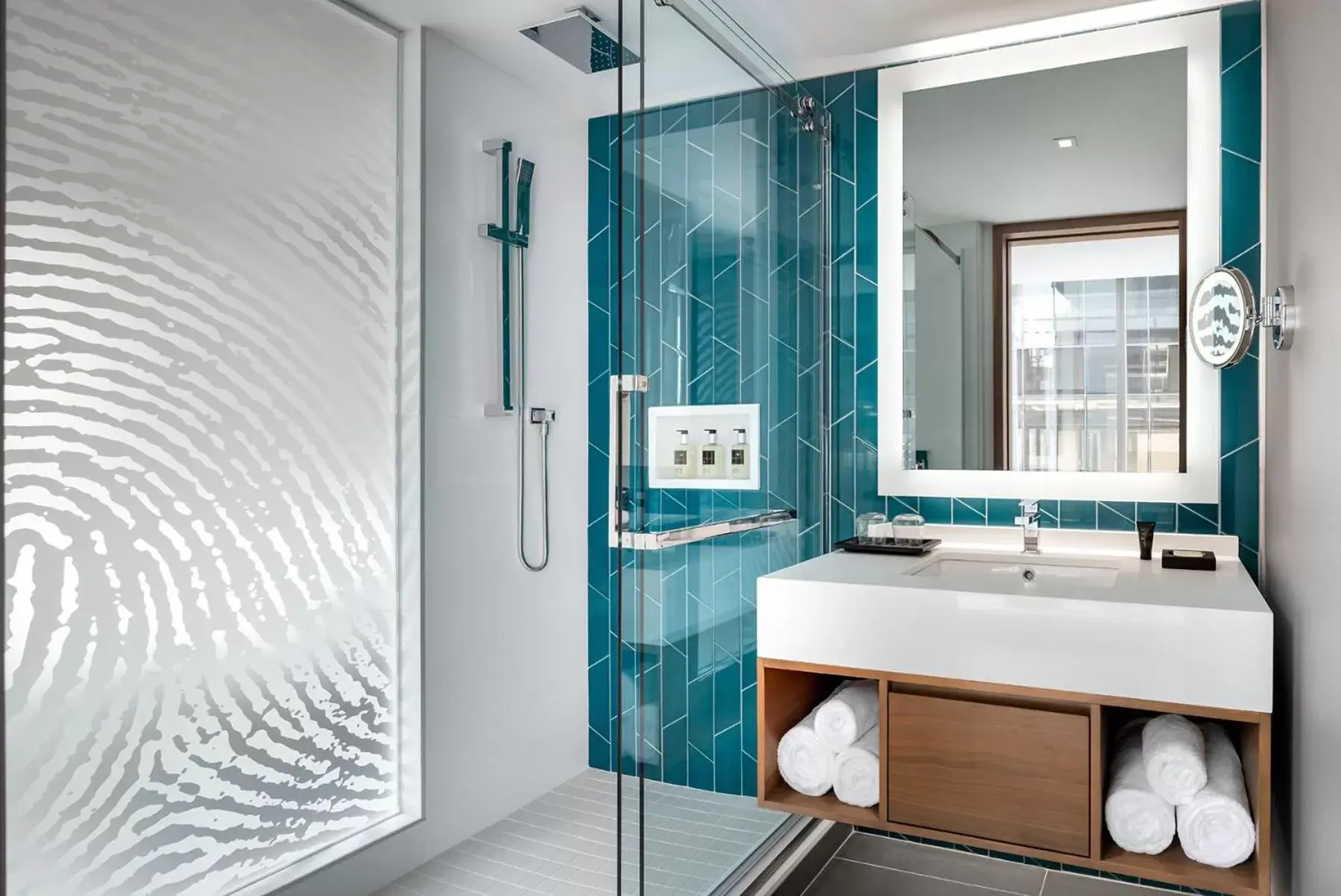 Shower, Bathroom in Humaniti Hotel Montreal, Autograph Collection