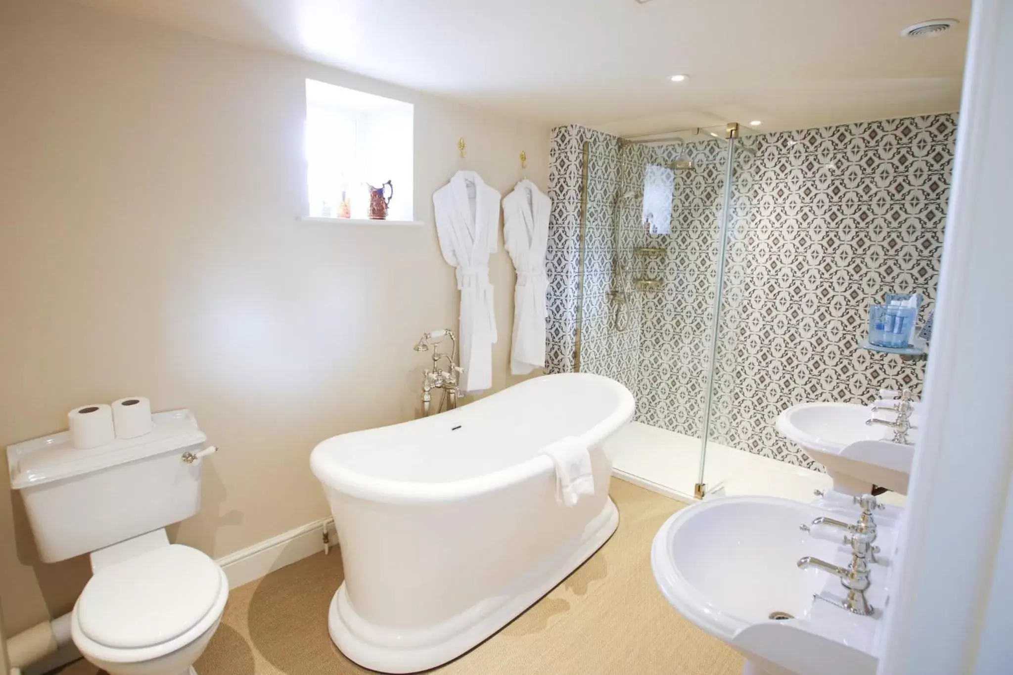 Bathroom in Fleur de Lys Bampton