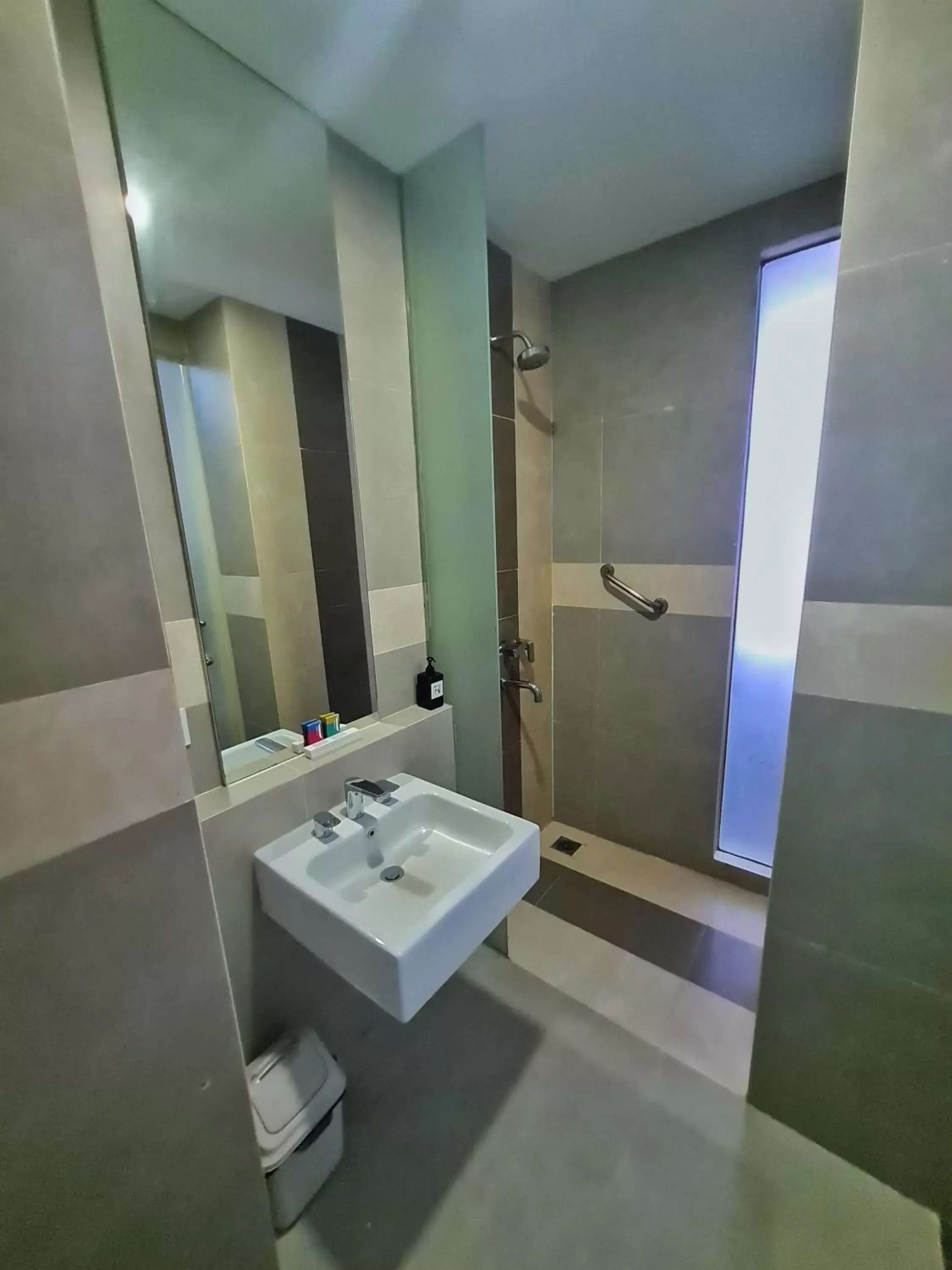 Bathroom in Terraz Tree Hotel Jakarta