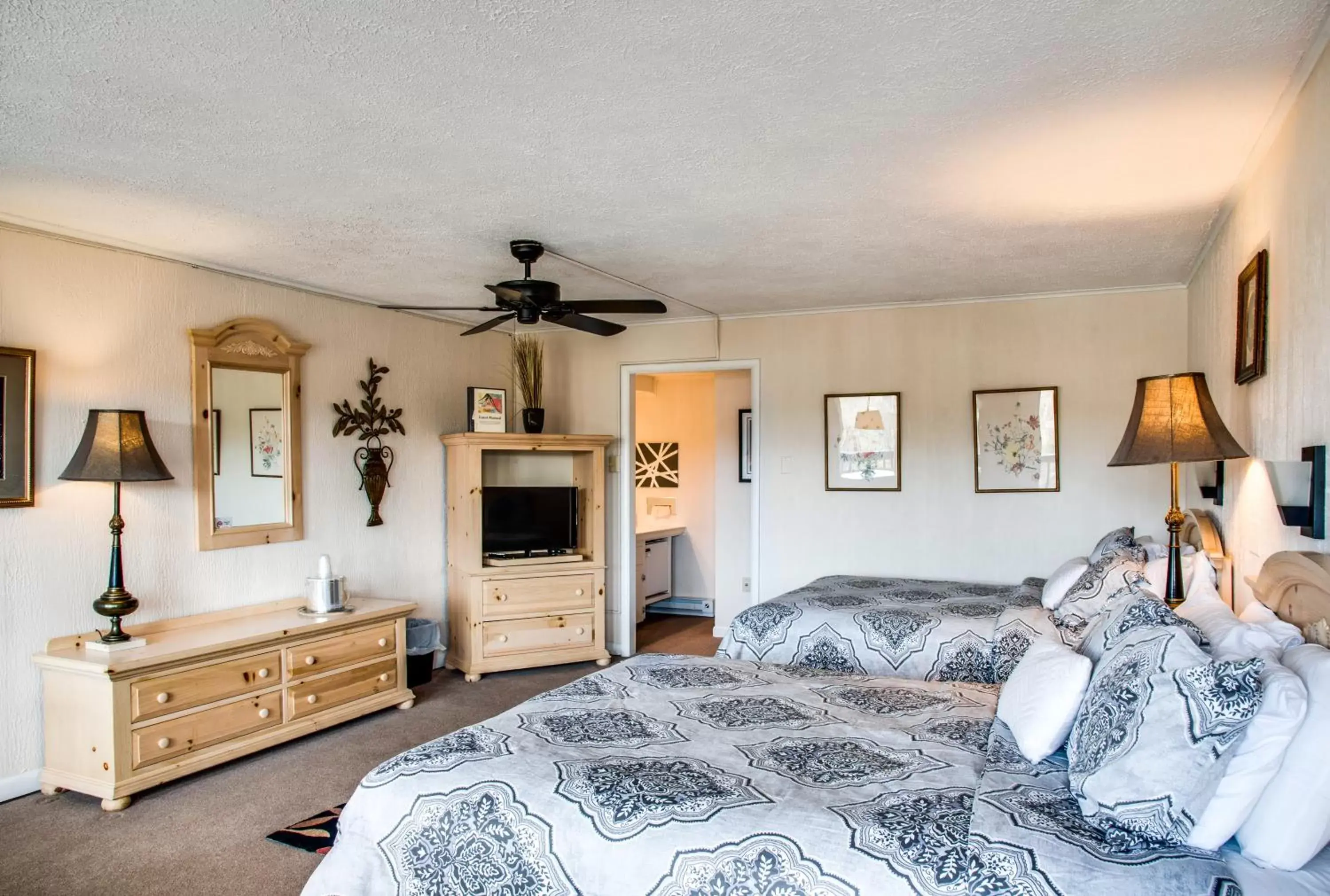 Bedroom in Cliff Dwellers Inn