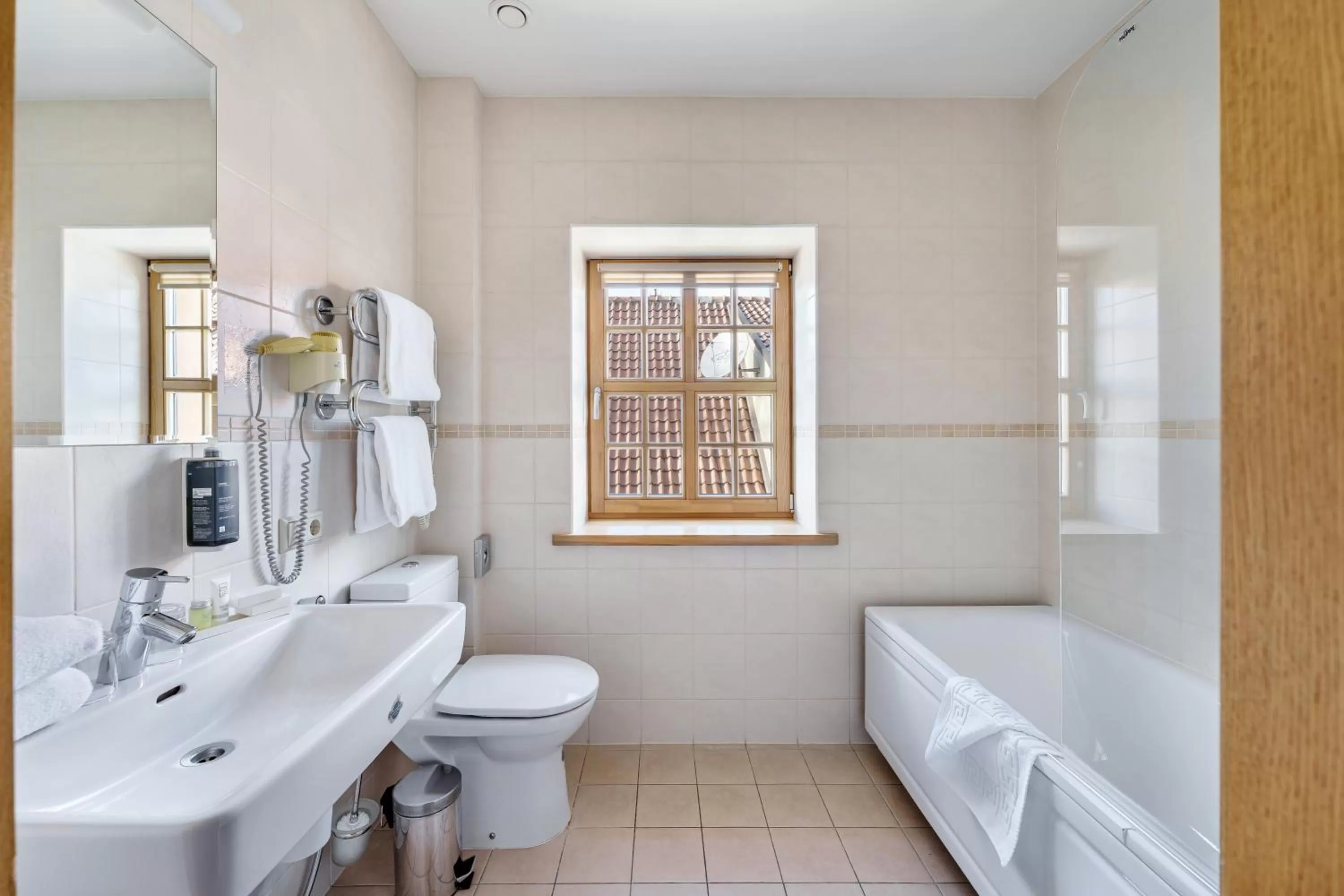 Toilet in Euterpe Hotel