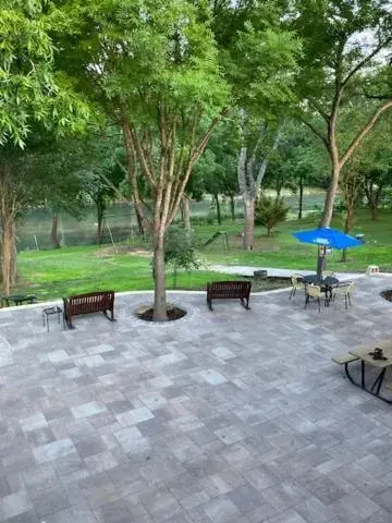 Patio, Swimming Pool in Horseshoe Riverside Lodge