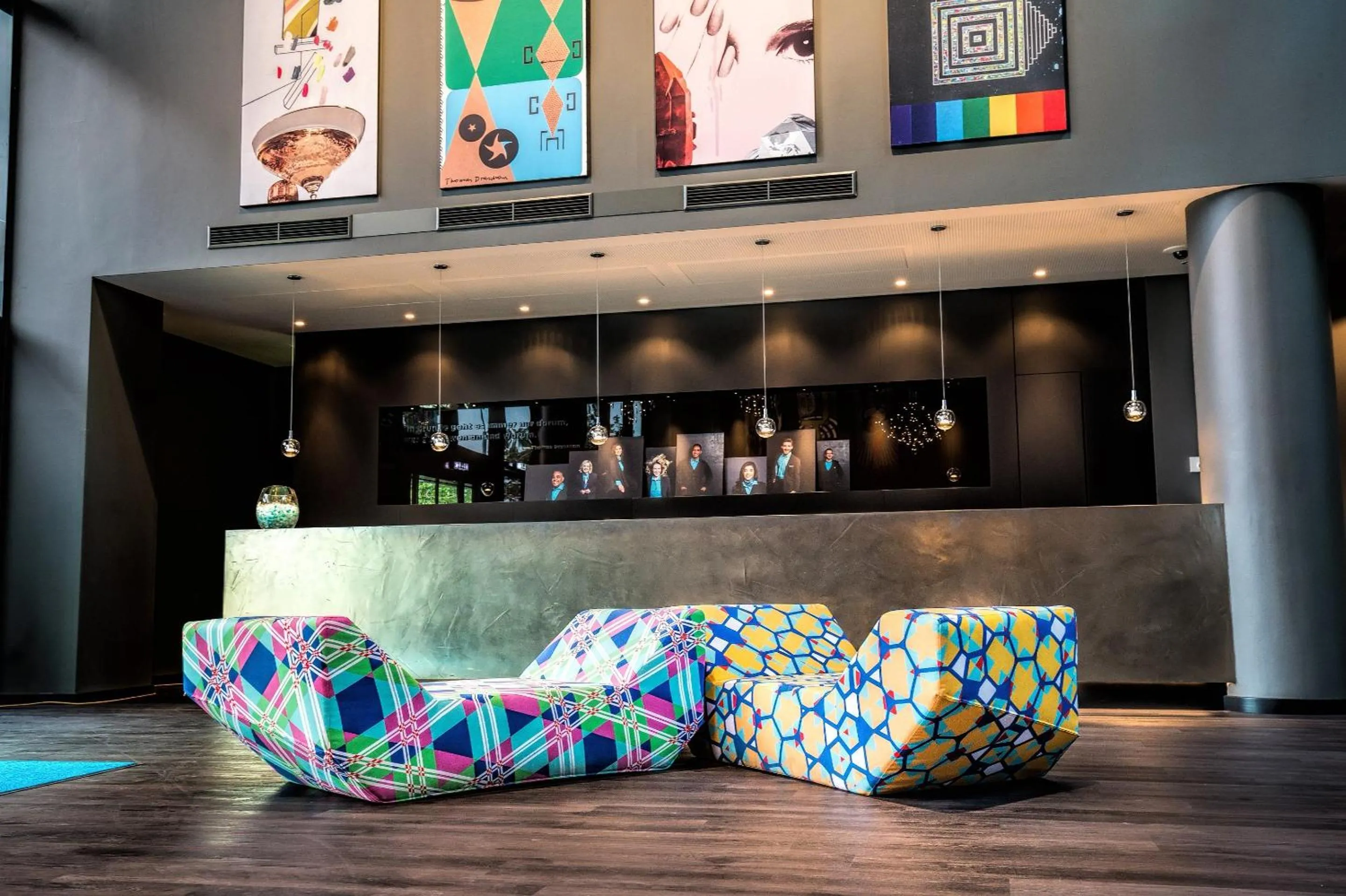 Lobby or reception in Motel One Wien Westbahnhof