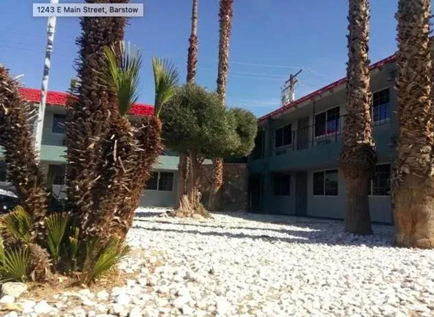 Property Building in Economy Inn Barstow