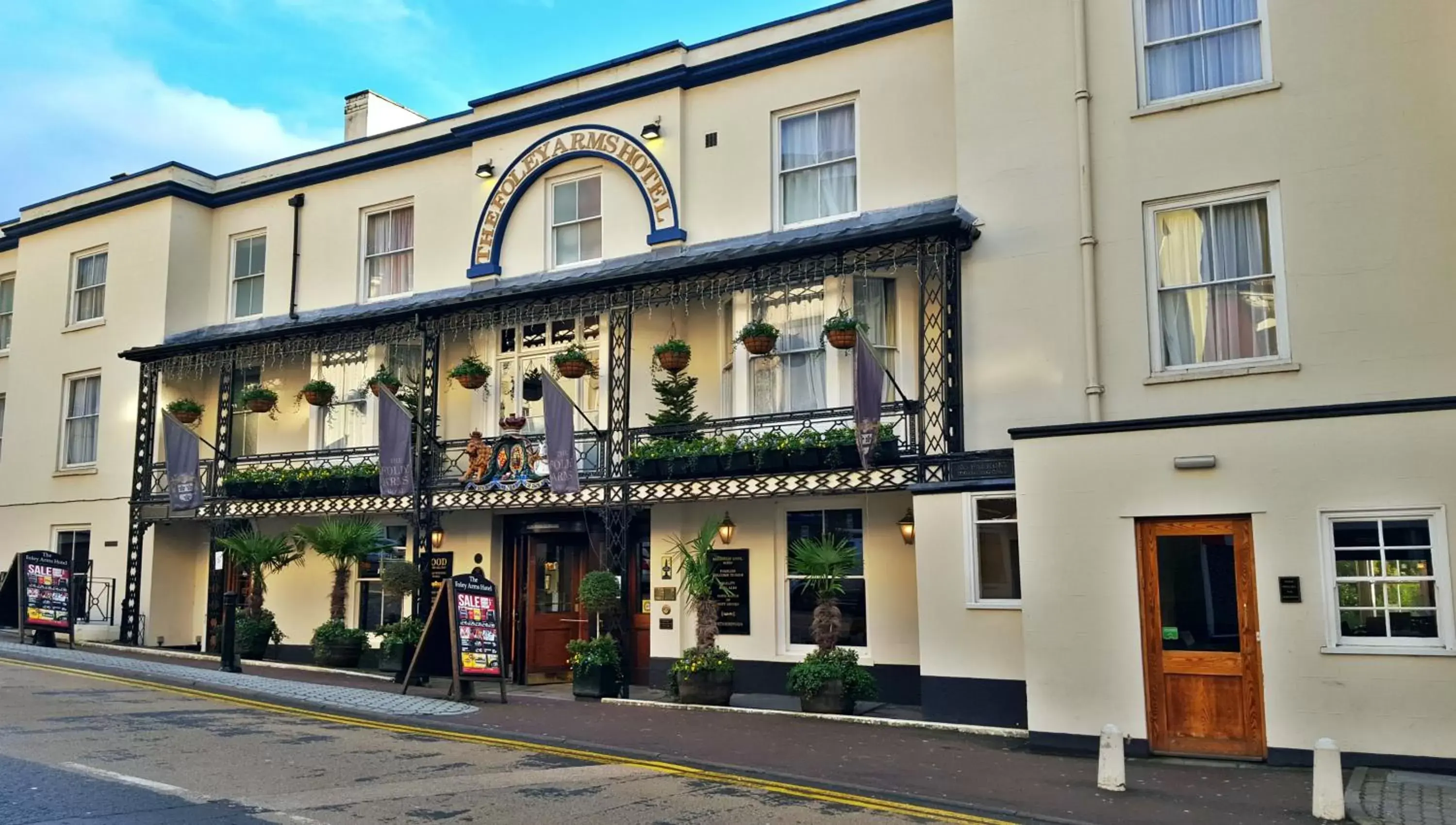 Facade/entrance, Property Building in The Foley Arms Hotel Wetherspoon