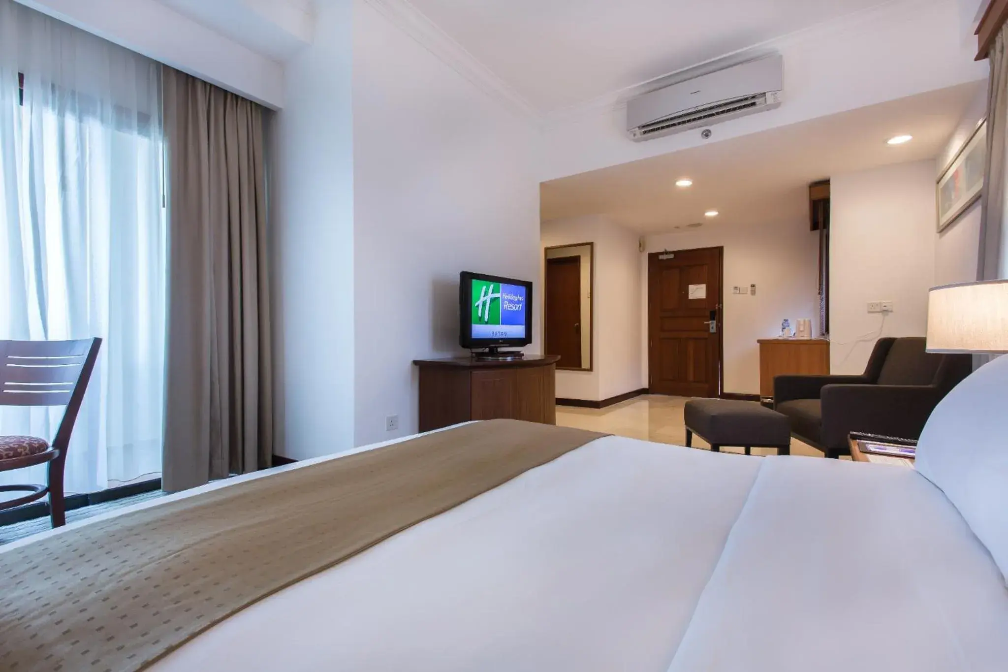 Standard Queen Room - Smoking in Holiday Inn Resort Batam by IHG Standard Queen Room - Smoking in Holiday Inn Resort Batam by IHG