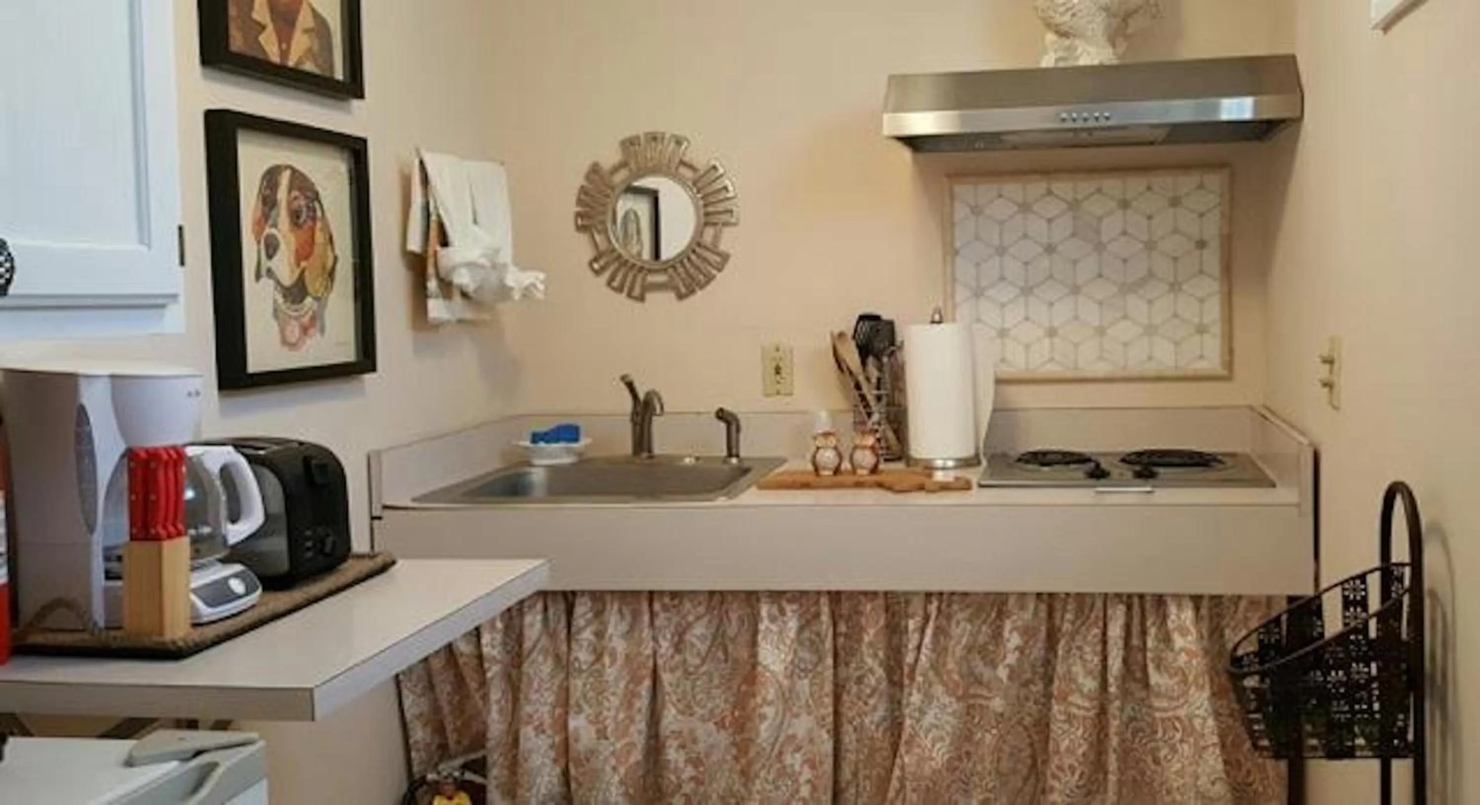 Kitchen or kitchenette in Starlight Lodge Cape Cod