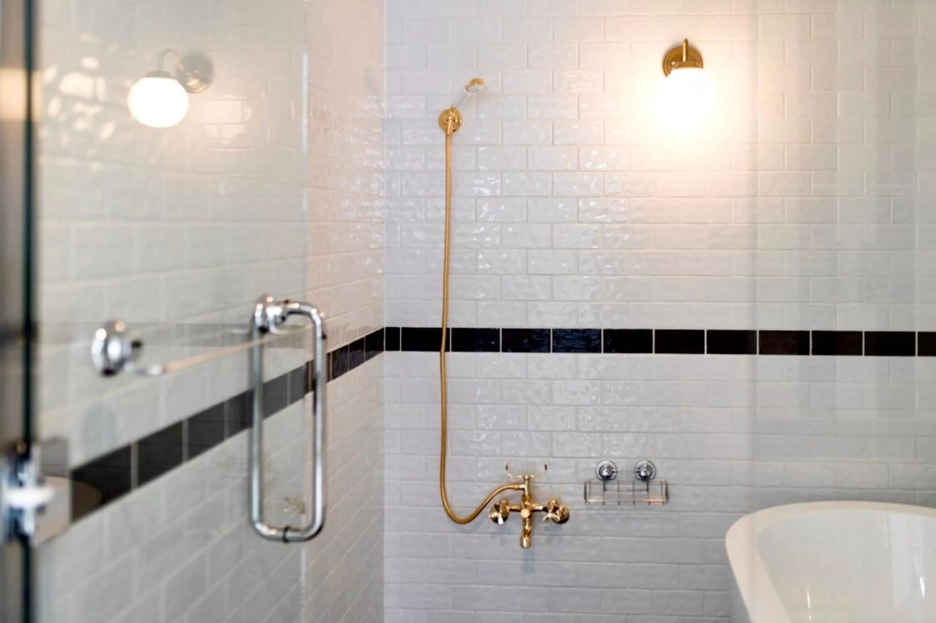 Shower in THE ROOT2 HOTEL