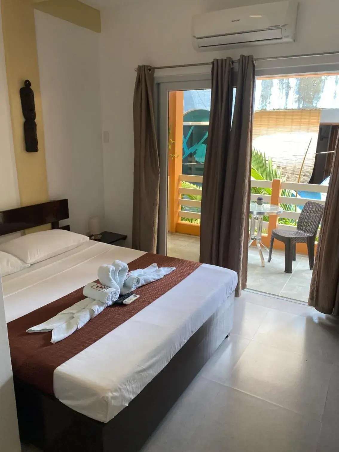 Patio, Bed in Papa Freds Beach Resort Patio, Bed in Papa Freds Beach Resort