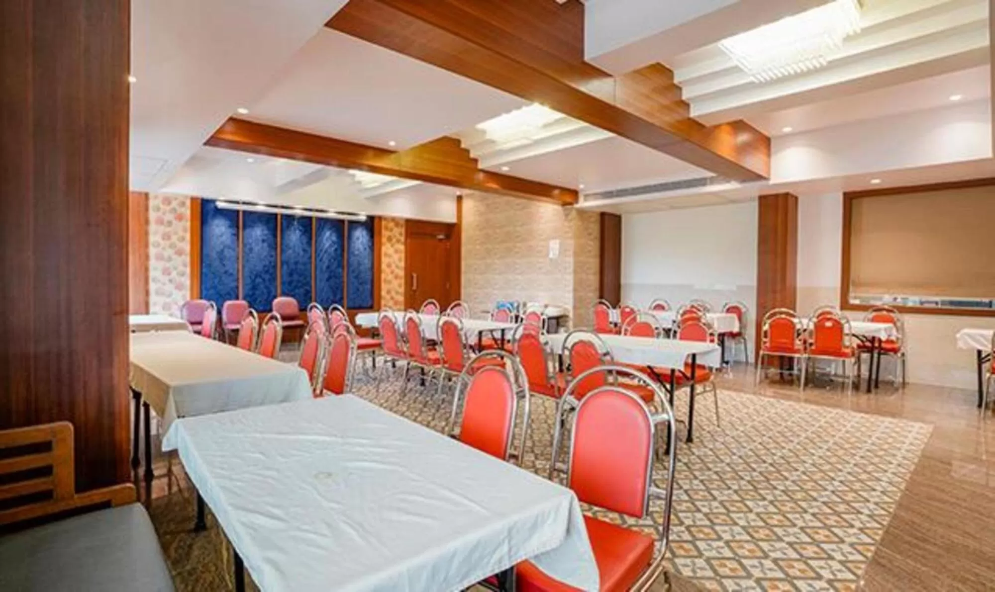 Restaurant/places to eat in SriKrishna Paradise Hotel Thane Navi Mumbai