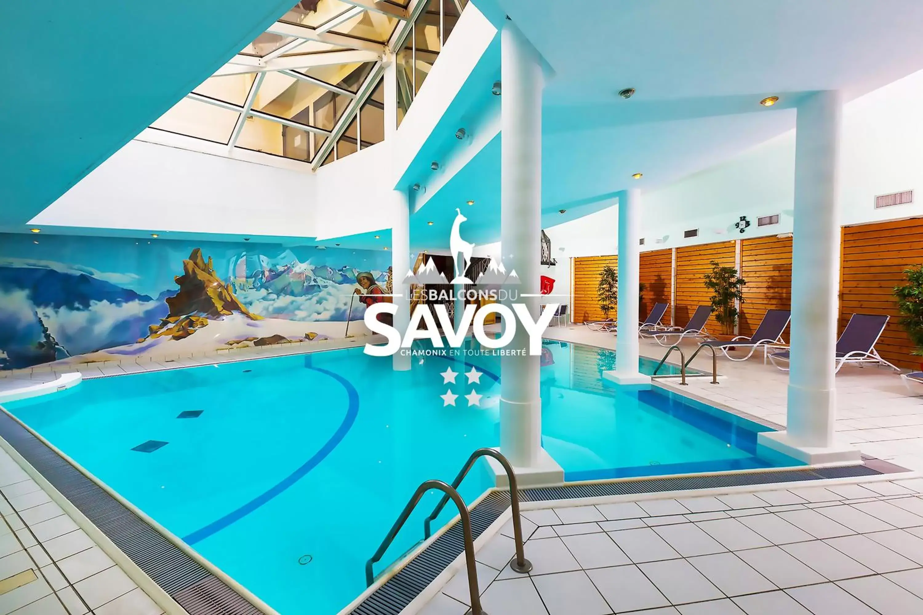 Property building, Swimming Pool in Les Balcons du Savoy
