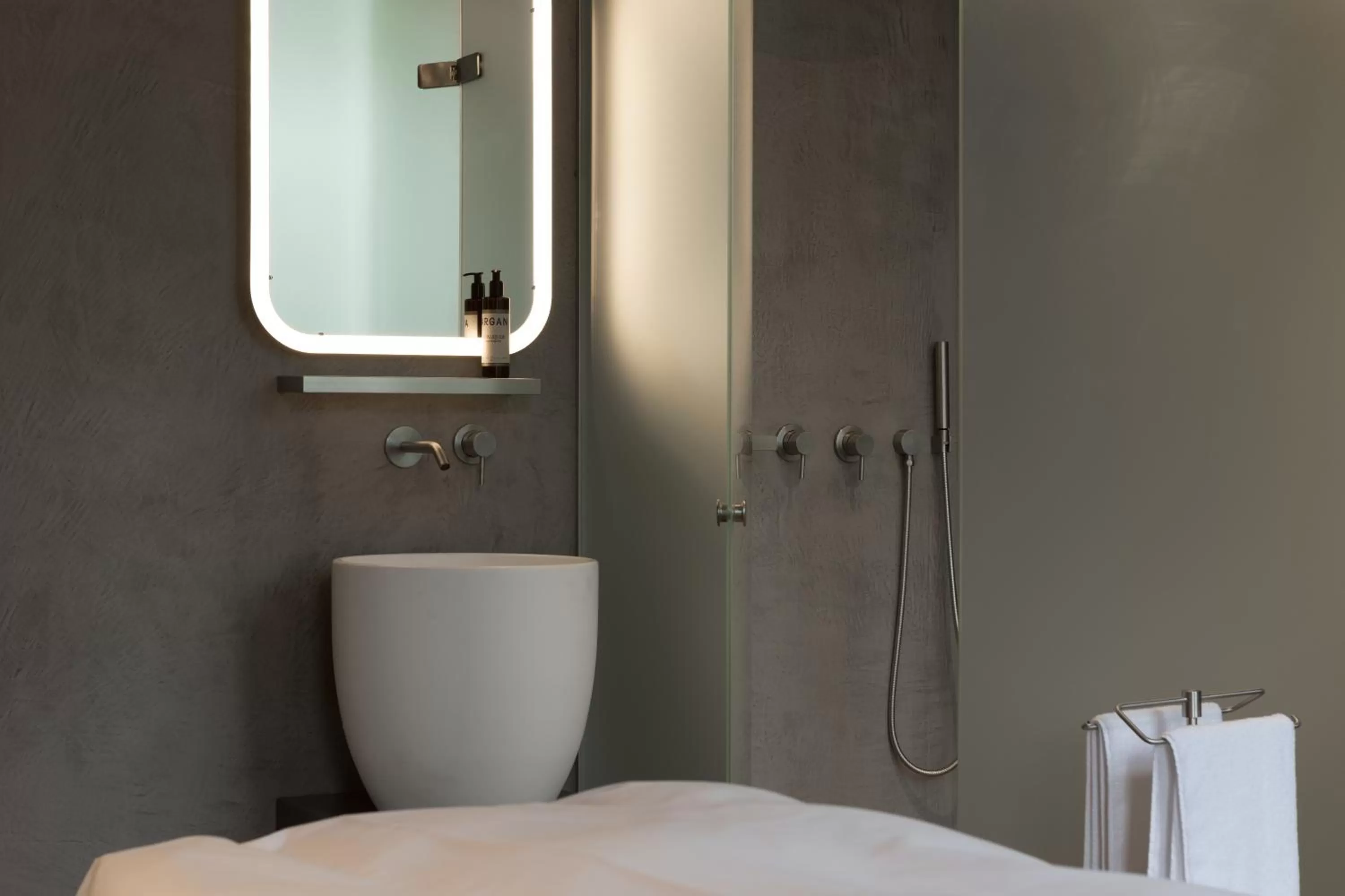 Shower in Boutique Hotel Blue - Quality Lodgings