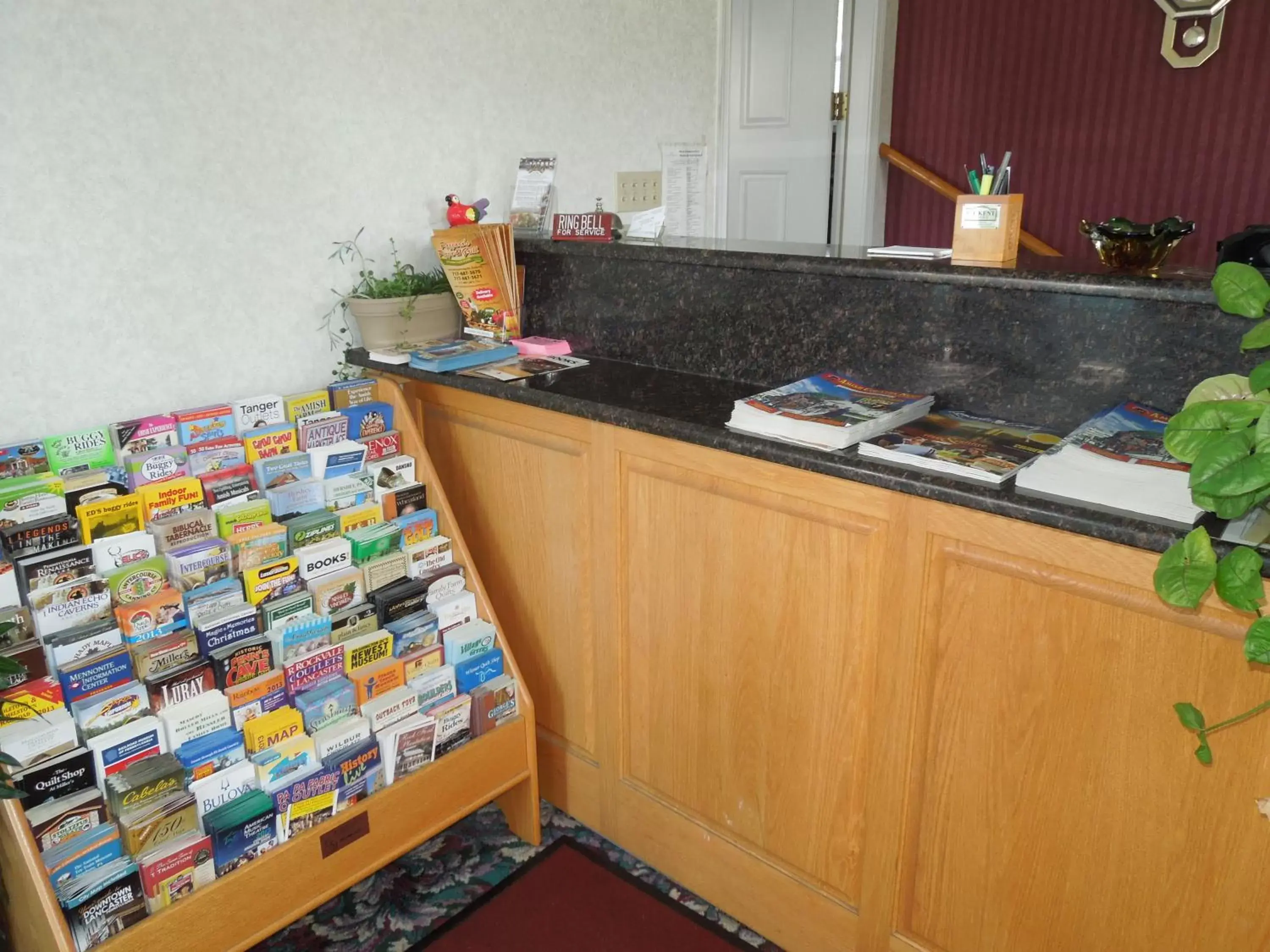 Lobby or reception, Kitchen/Kitchenette in Scottish Inns Ronks