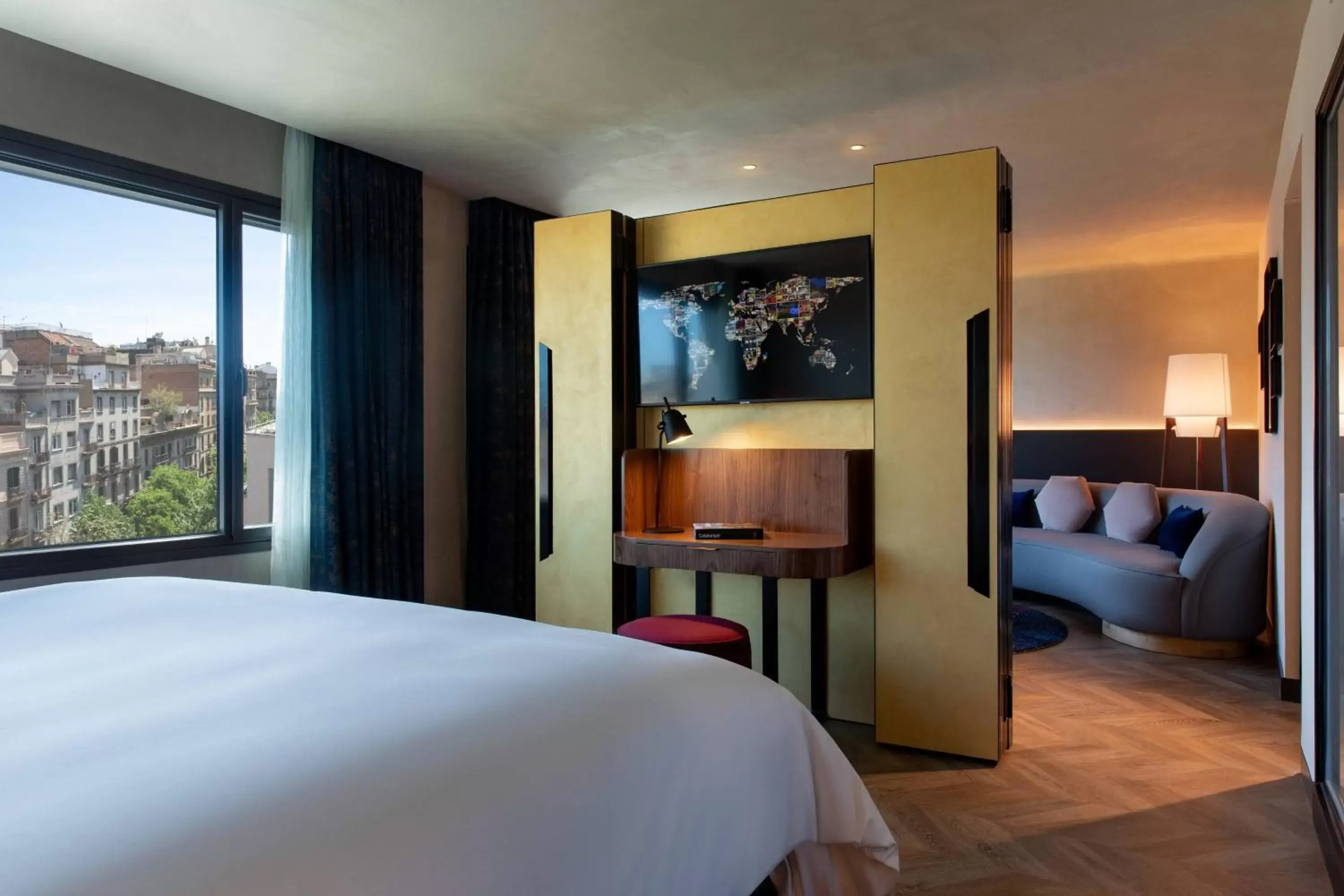 Photo of the whole room, Bed in Renaissance Barcelona Hotel