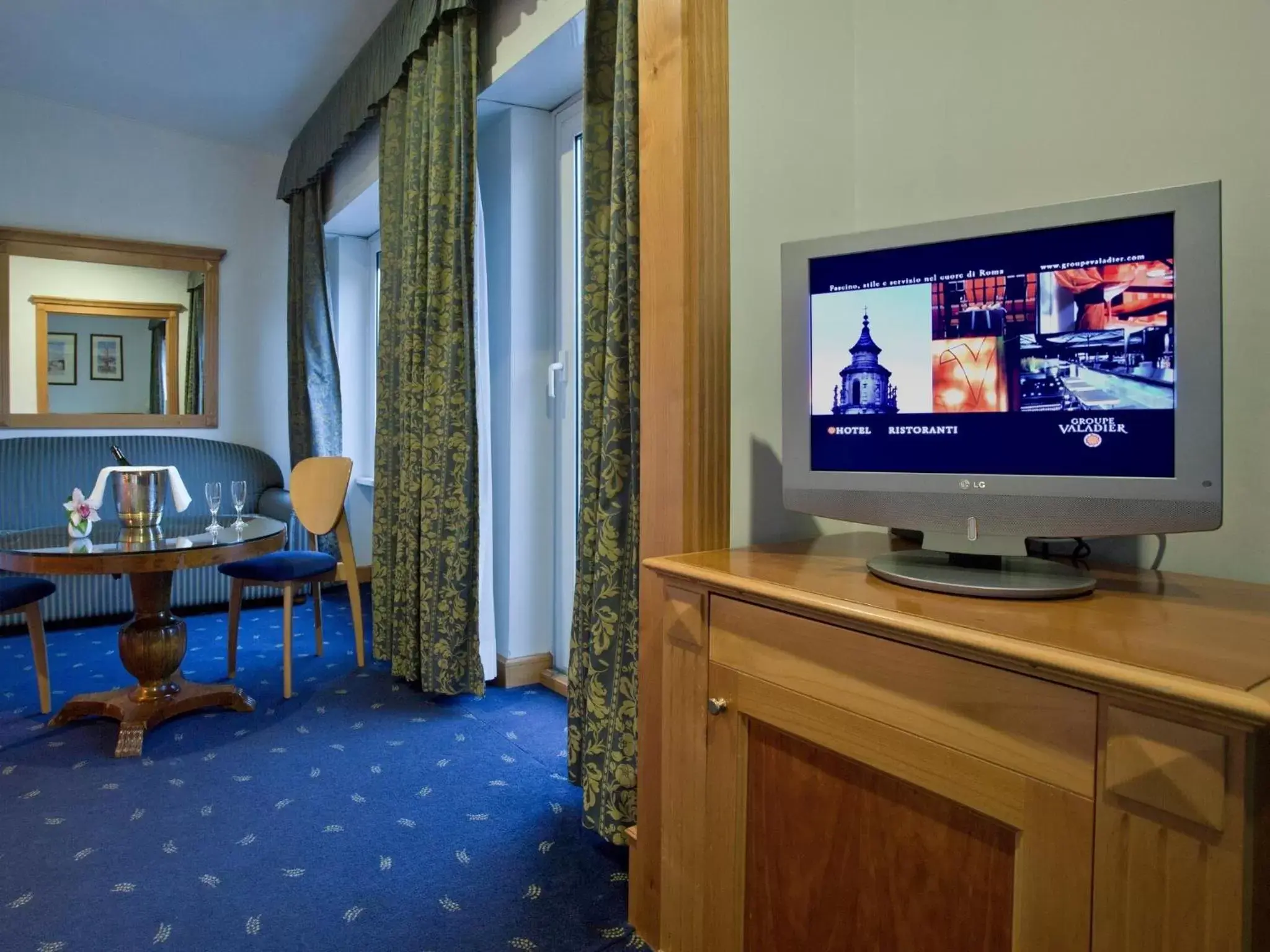 TV and multimedia, TV/Entertainment Center in Hotel Diplomatic