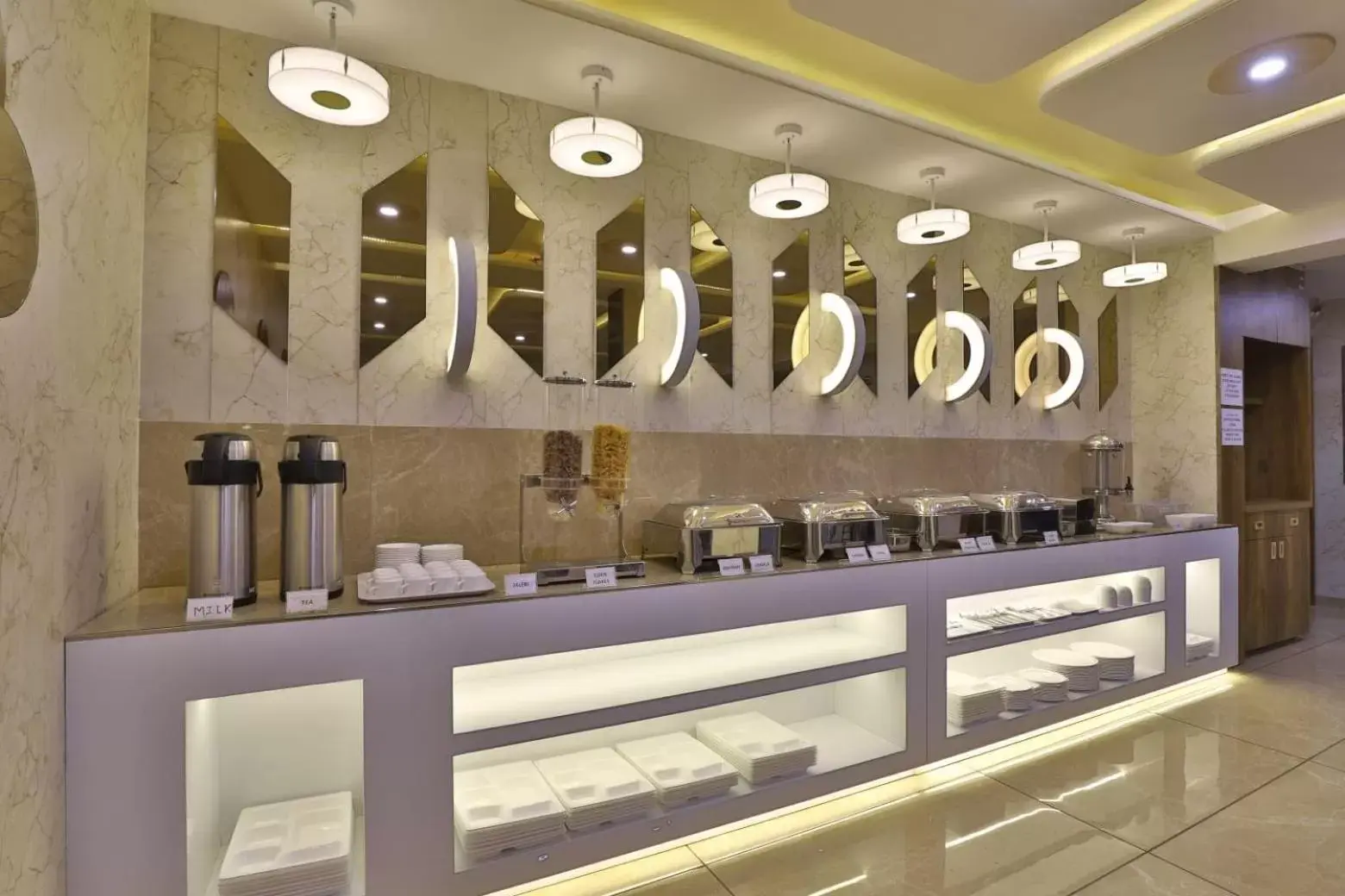 Restaurant/places to eat in Hotel Pearl Restaurant/places to eat in Hotel Pearl